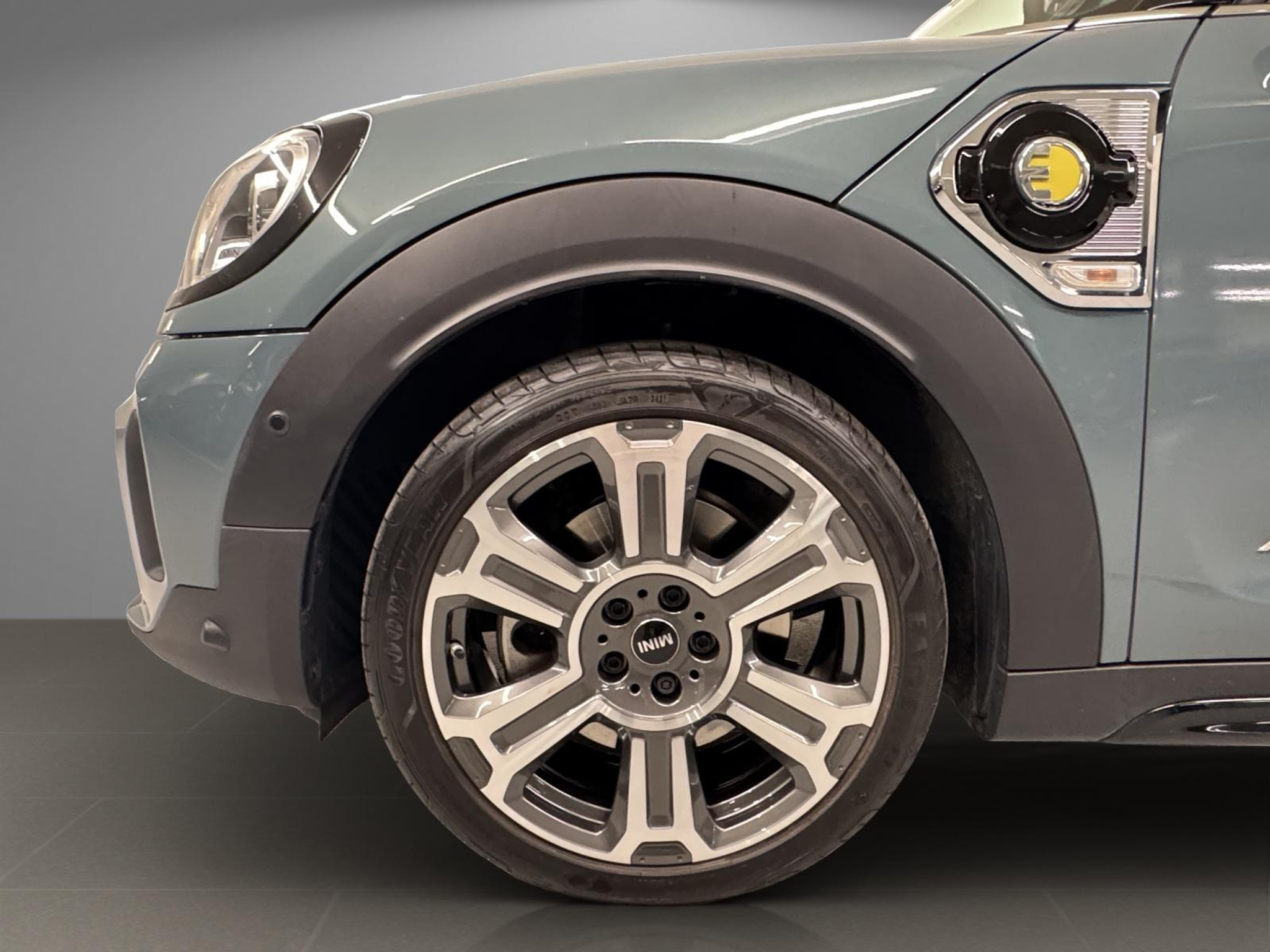 listing desktop thumbnail image 8