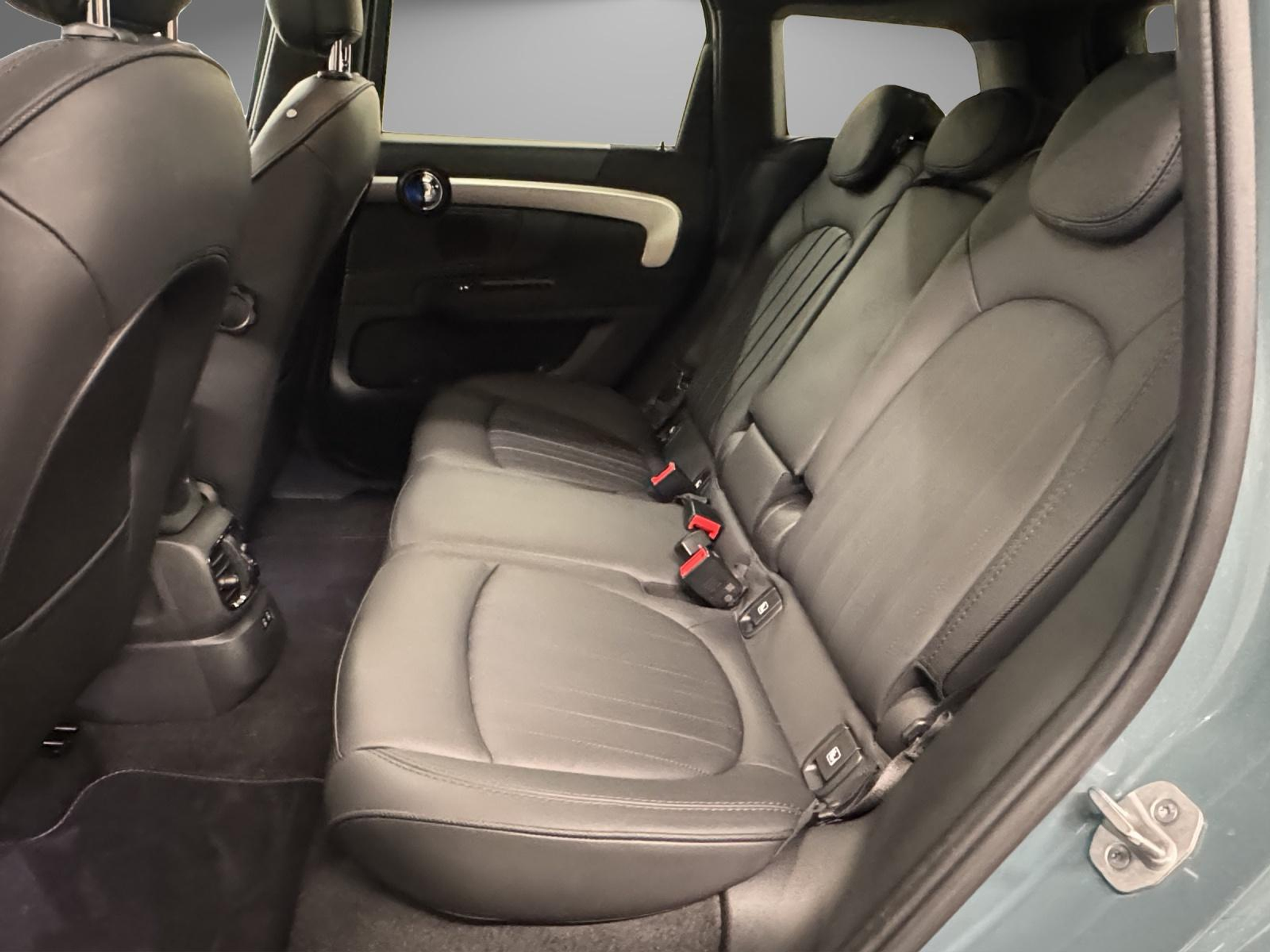 listing desktop thumbnail image 13