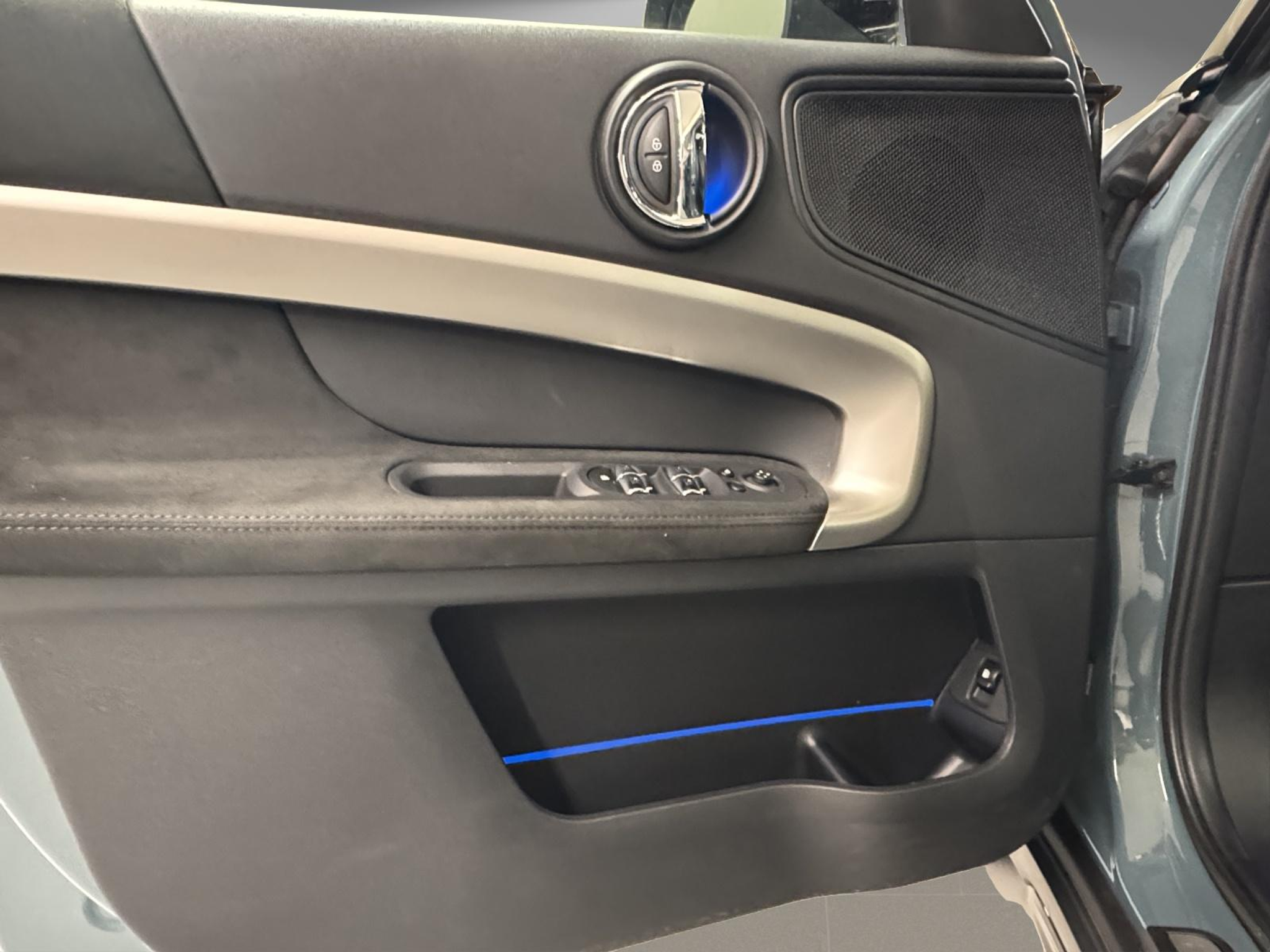 listing desktop thumbnail image 12