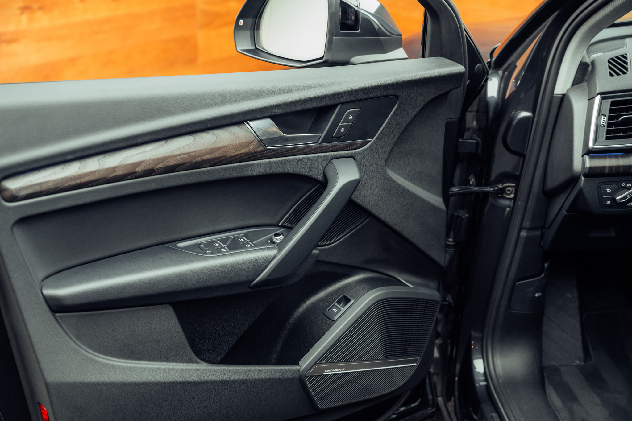 listing desktop thumbnail image 12