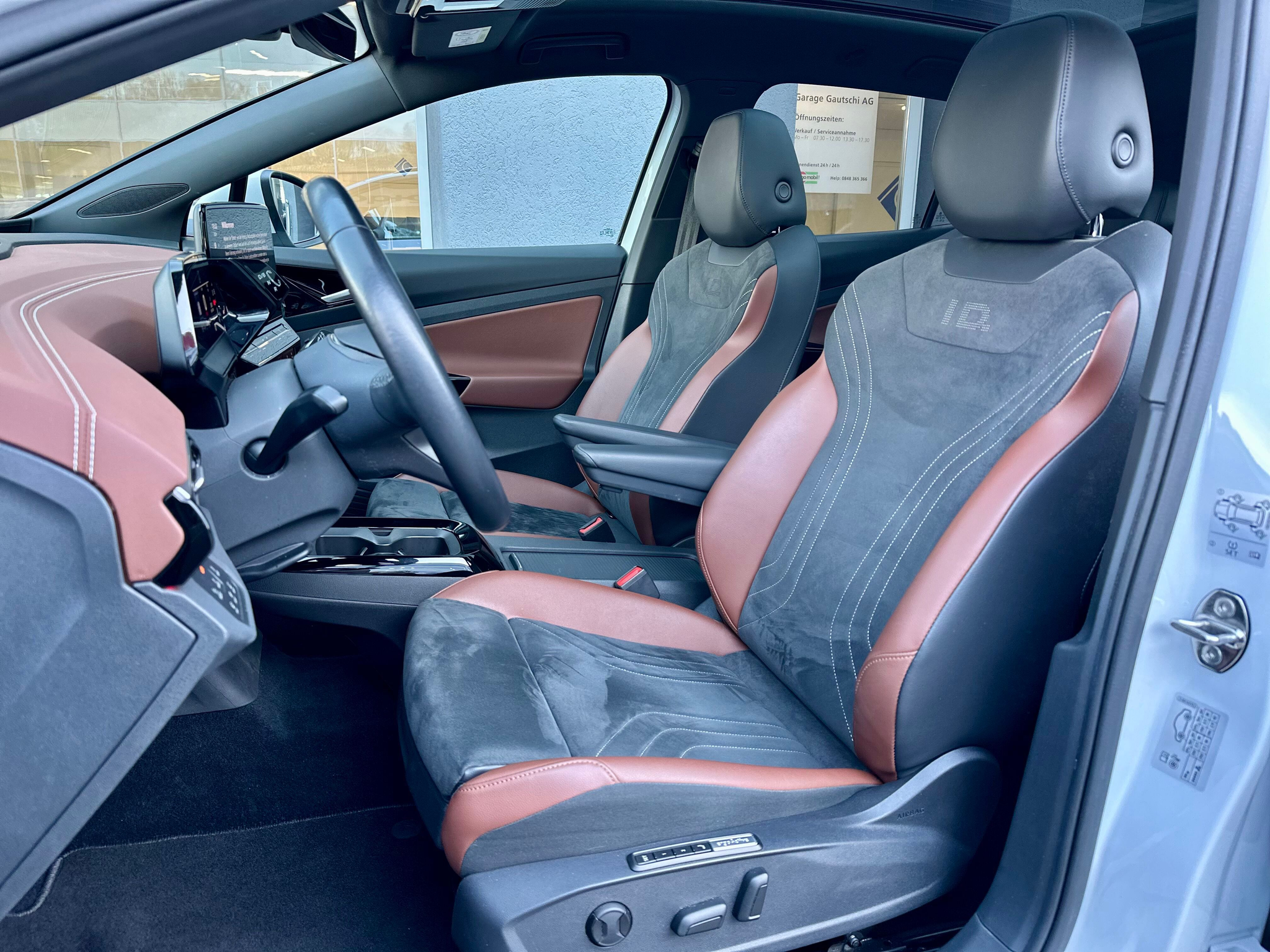 listing desktop thumbnail image 4