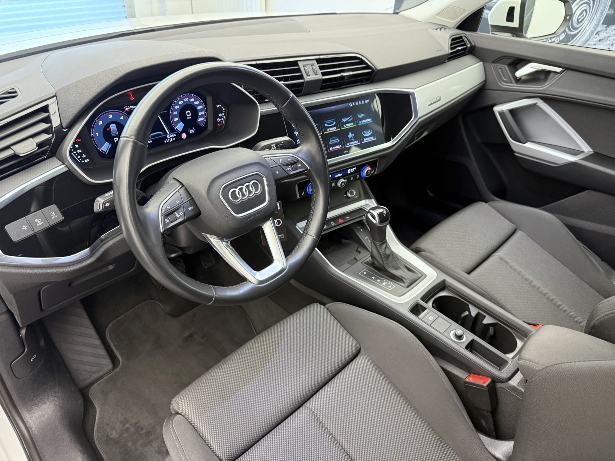 listing desktop thumbnail image 5