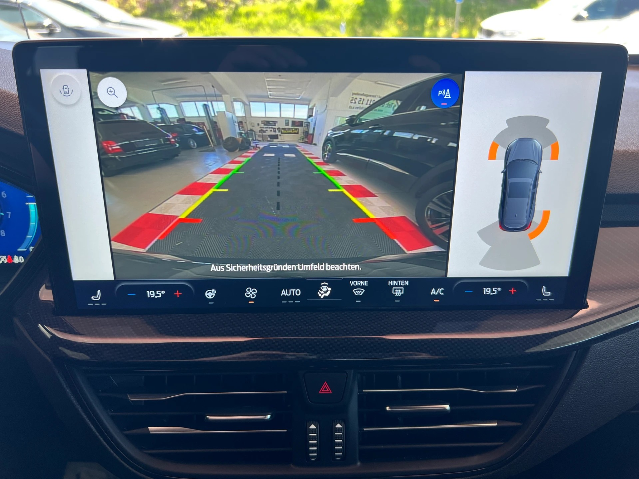 listing desktop thumbnail image 18