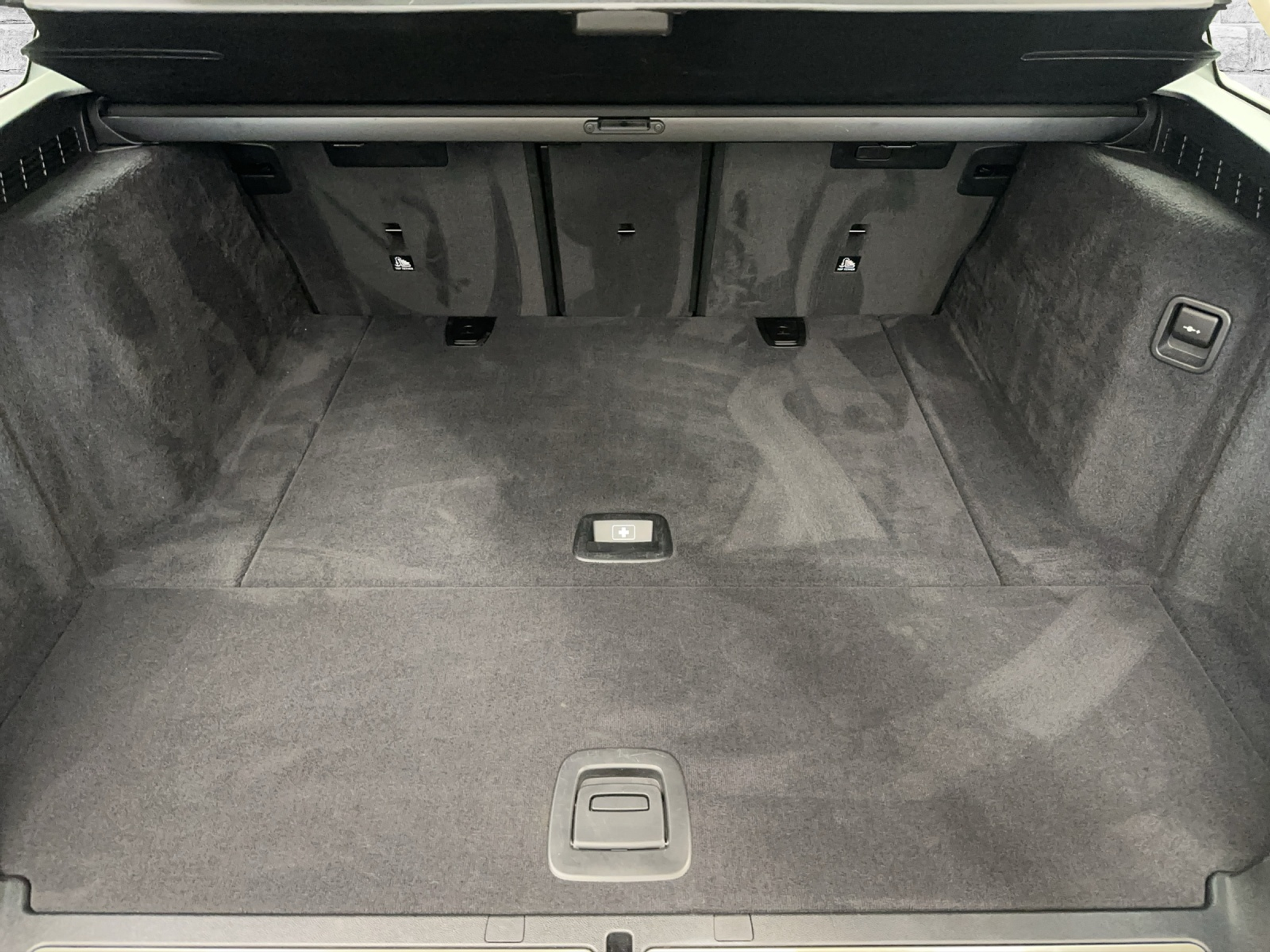 listing desktop thumbnail image 16