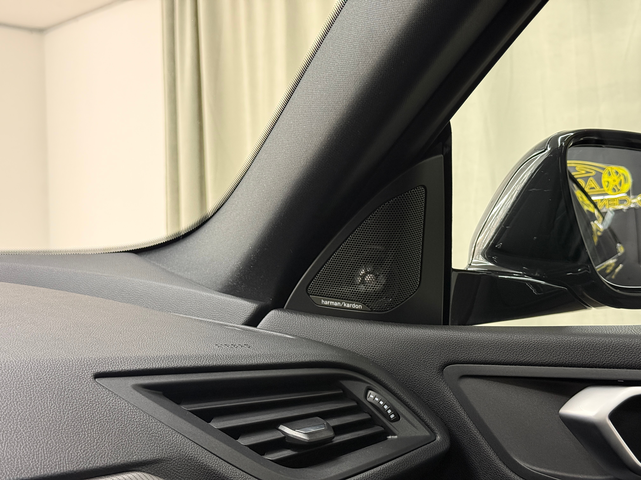 listing desktop thumbnail image 17