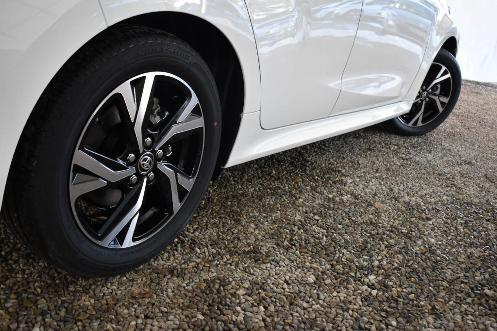 listing desktop thumbnail image 4