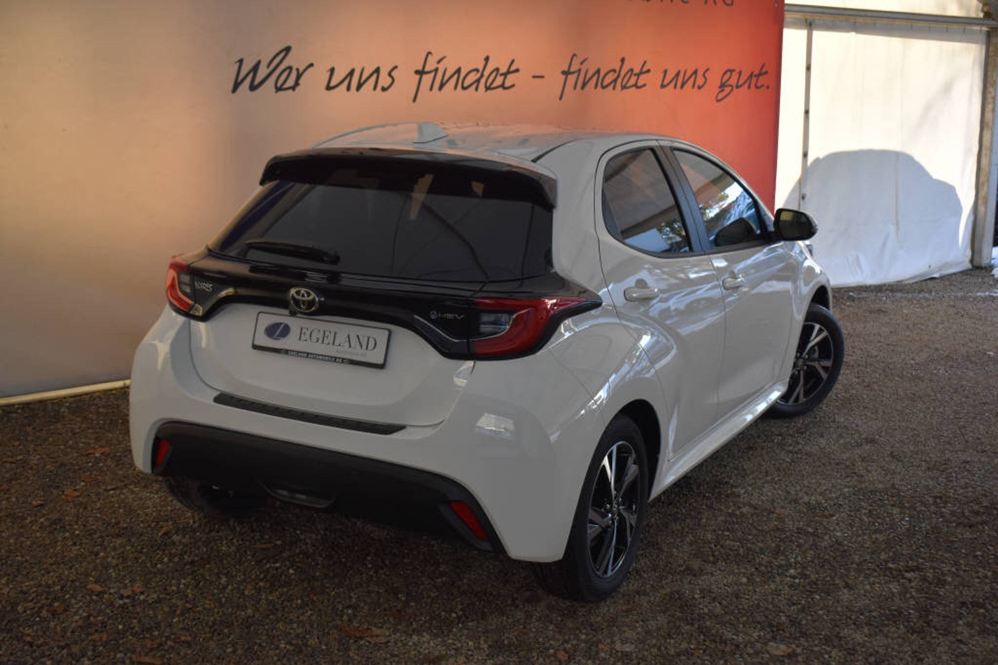 listing desktop thumbnail image 3