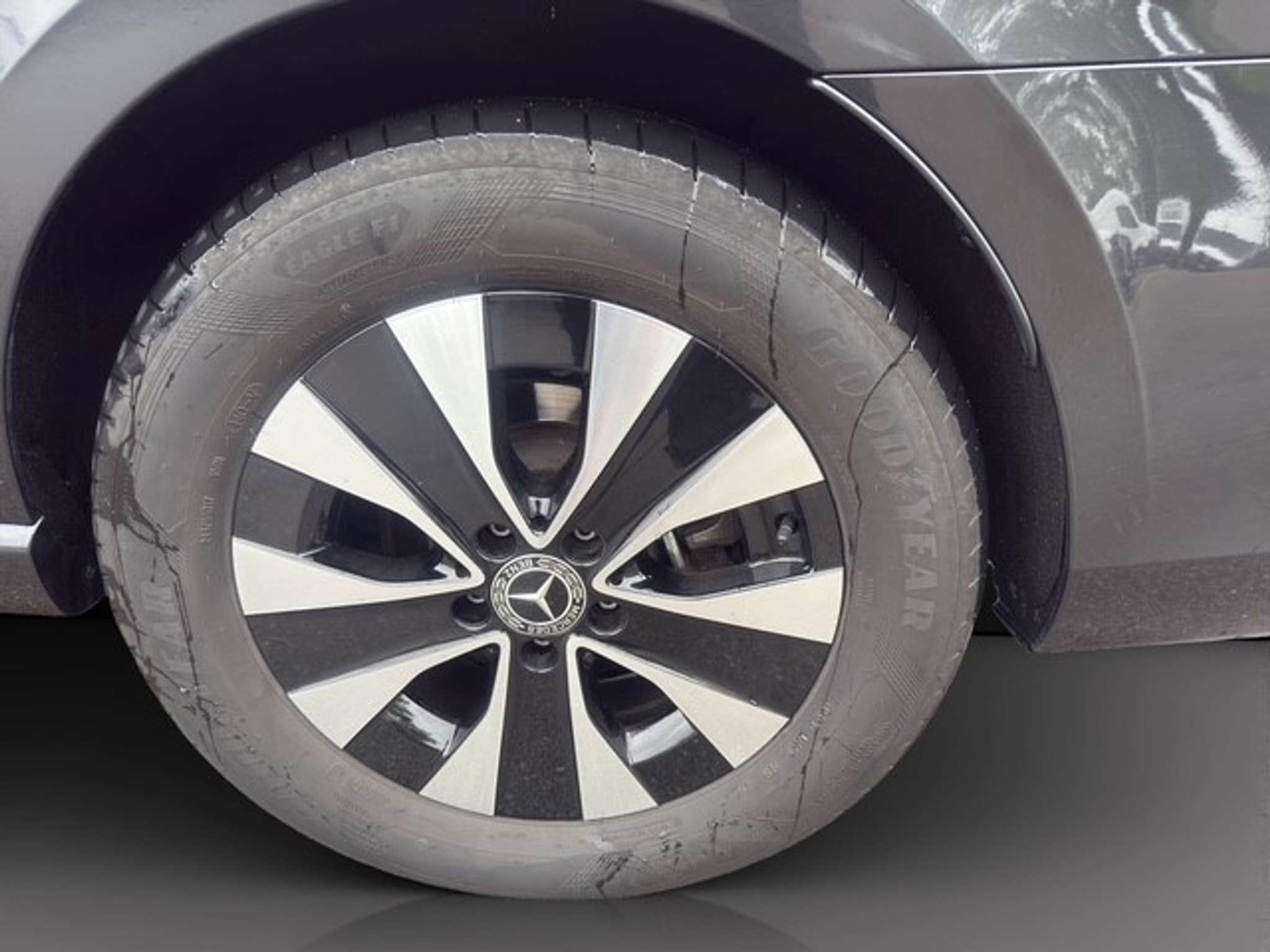 listing desktop thumbnail image 11