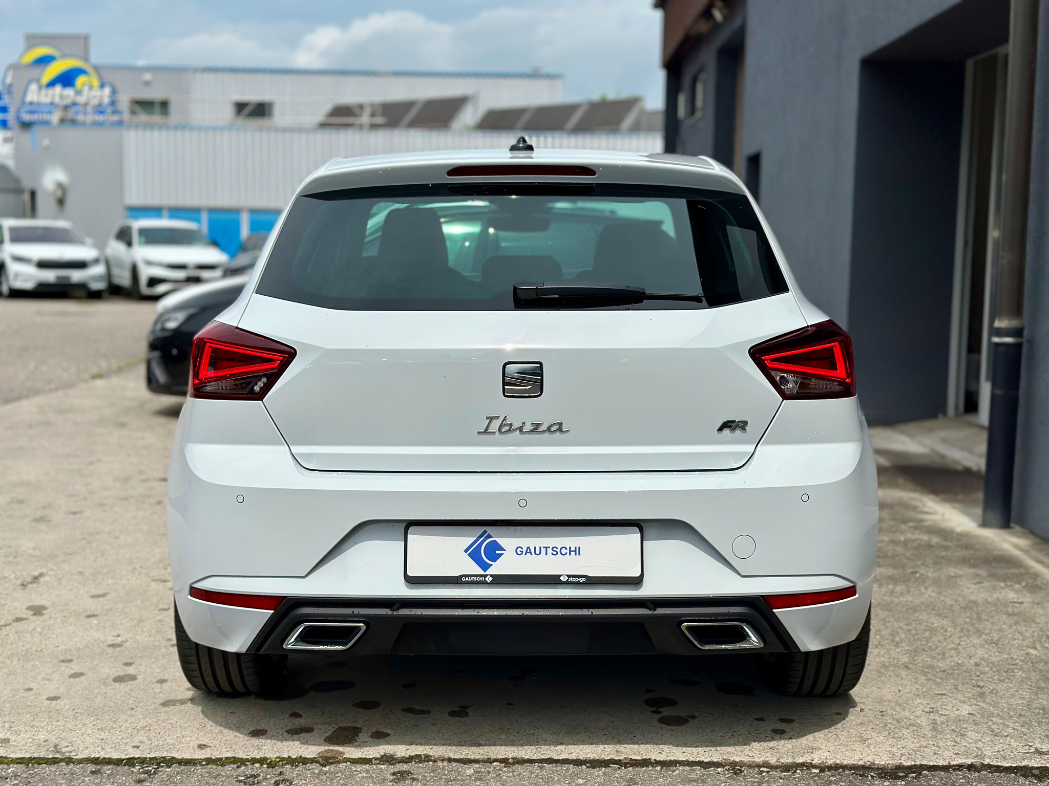 listing desktop thumbnail image 4