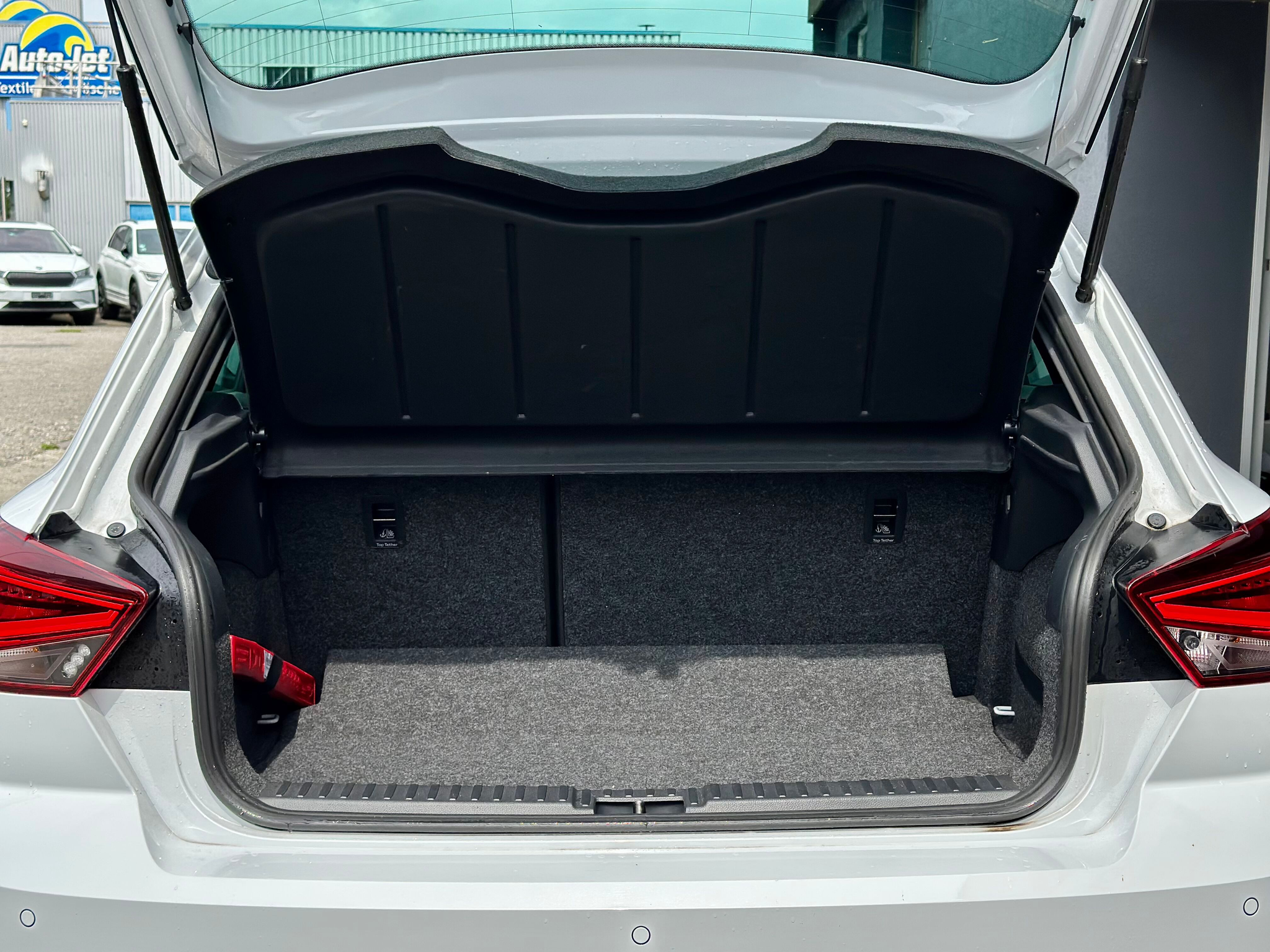 listing desktop thumbnail image 10