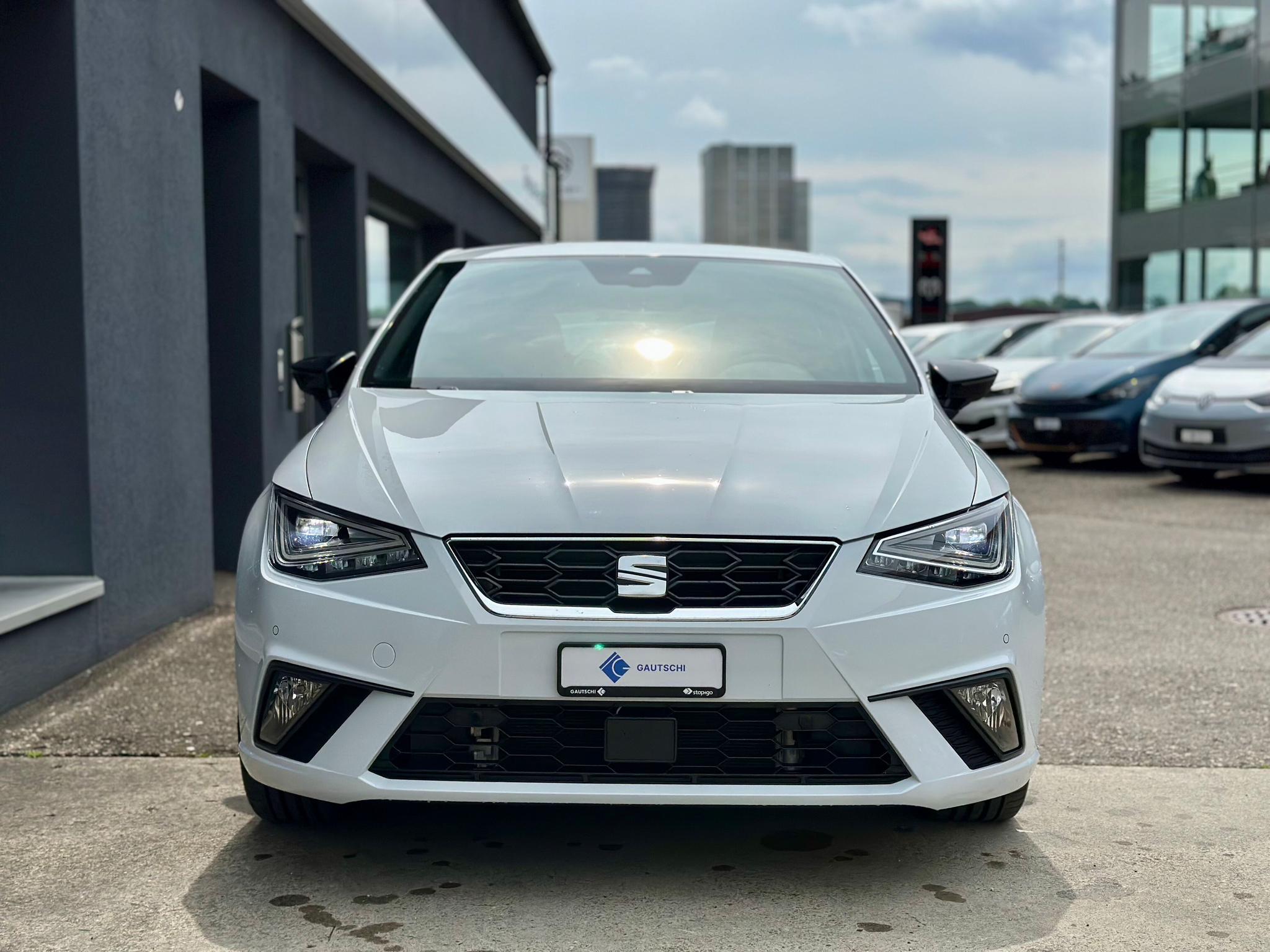 listing desktop thumbnail image 1