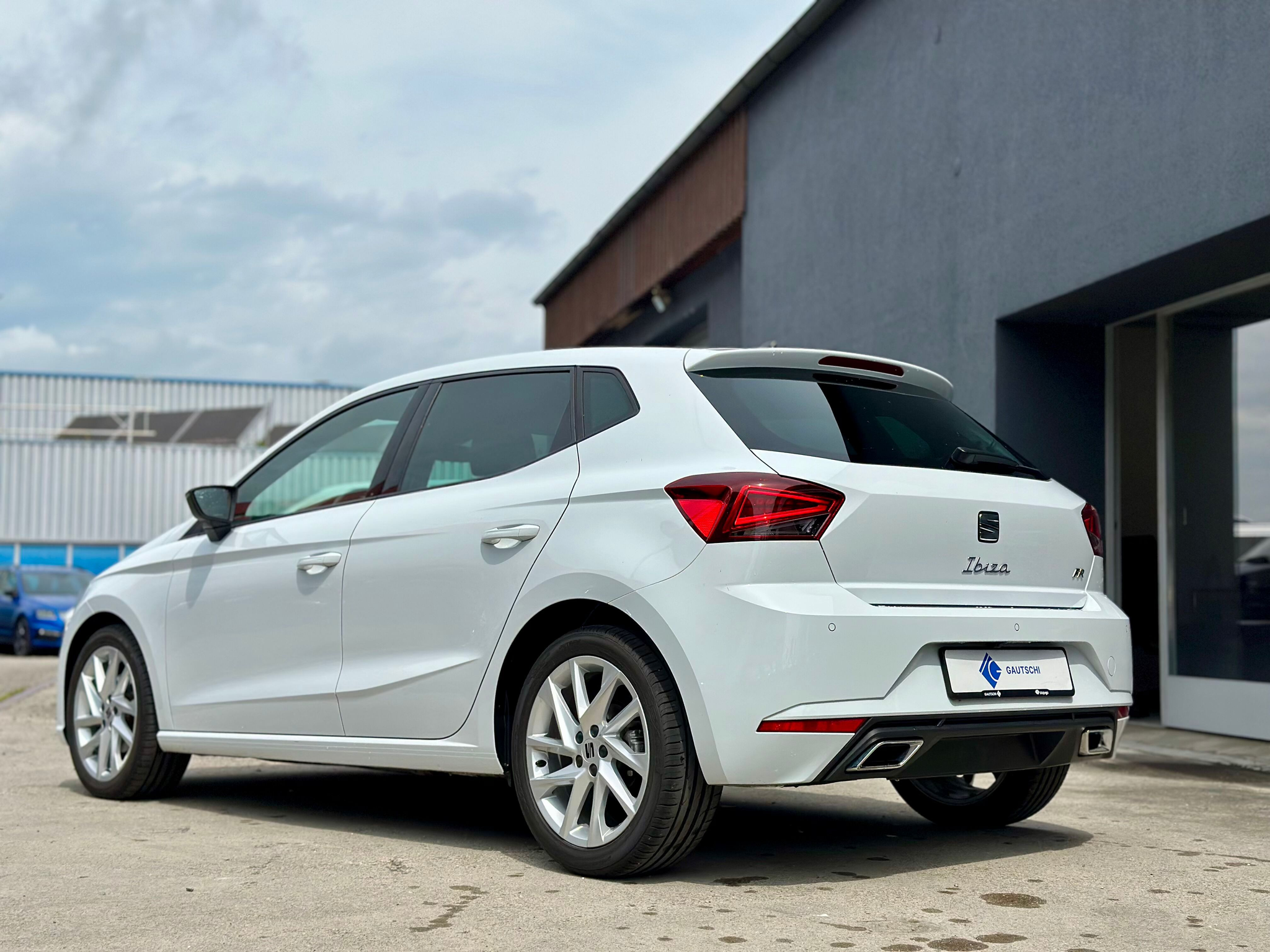 listing desktop thumbnail image 3