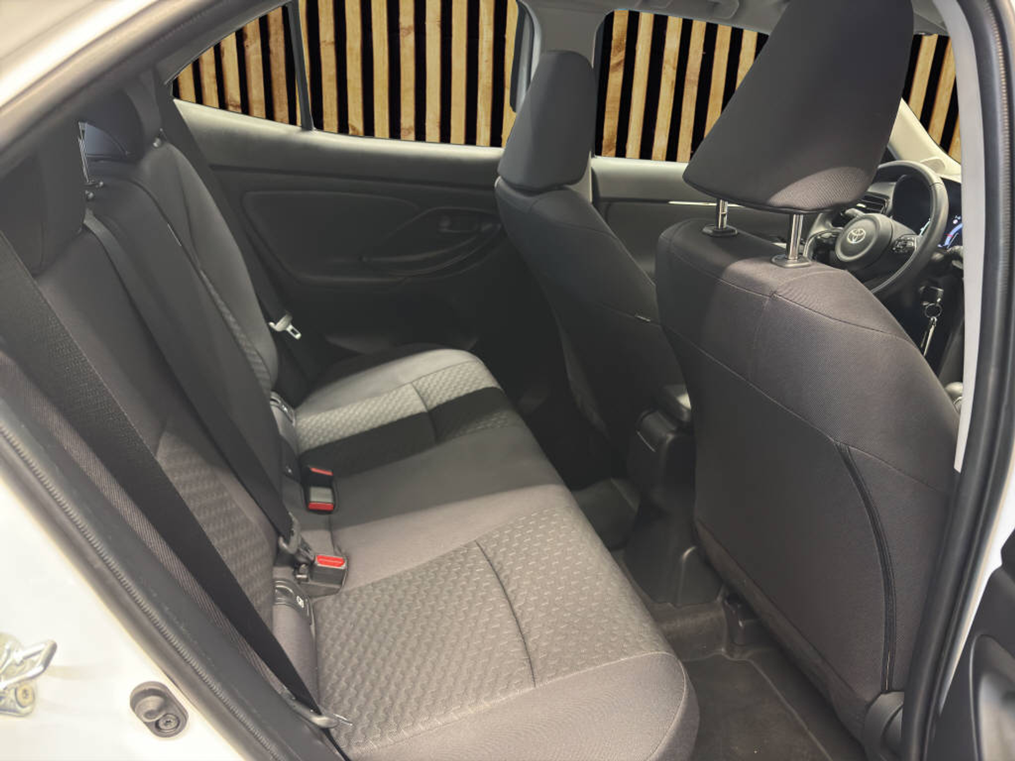 listing desktop thumbnail image 5