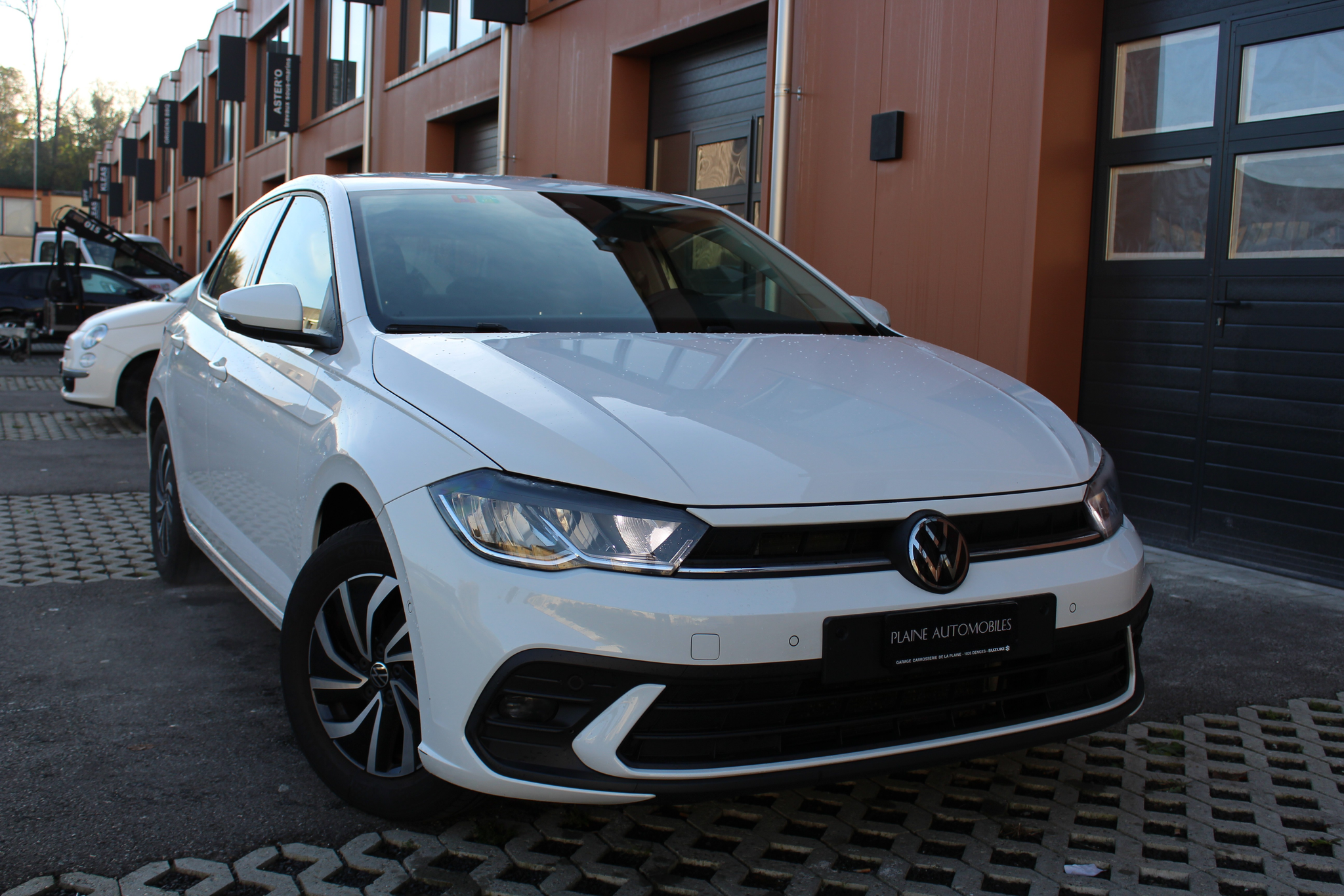 listing desktop thumbnail image 2