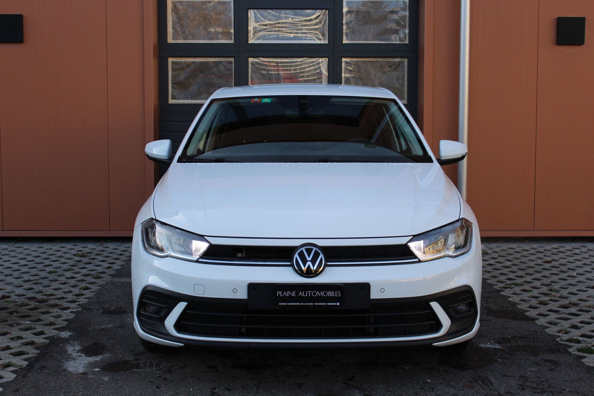 listing desktop thumbnail image 1