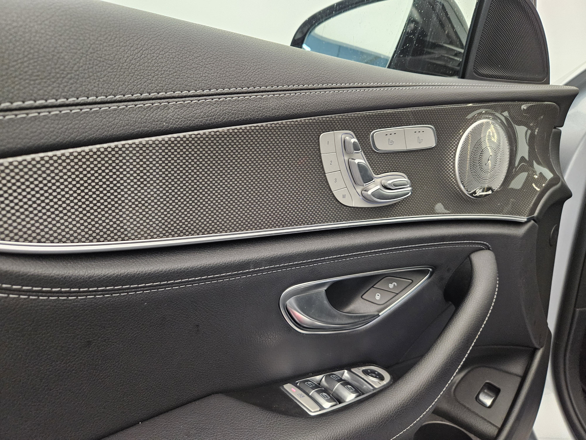 listing desktop thumbnail image 11