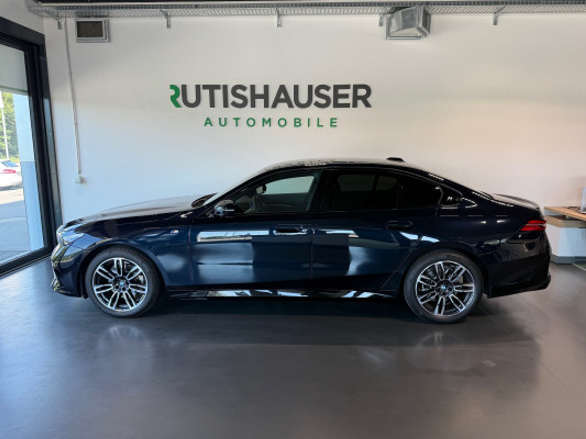 listing desktop thumbnail image 1