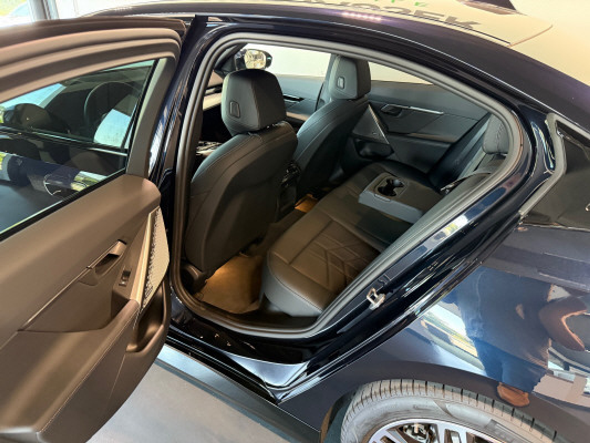 listing desktop thumbnail image 5