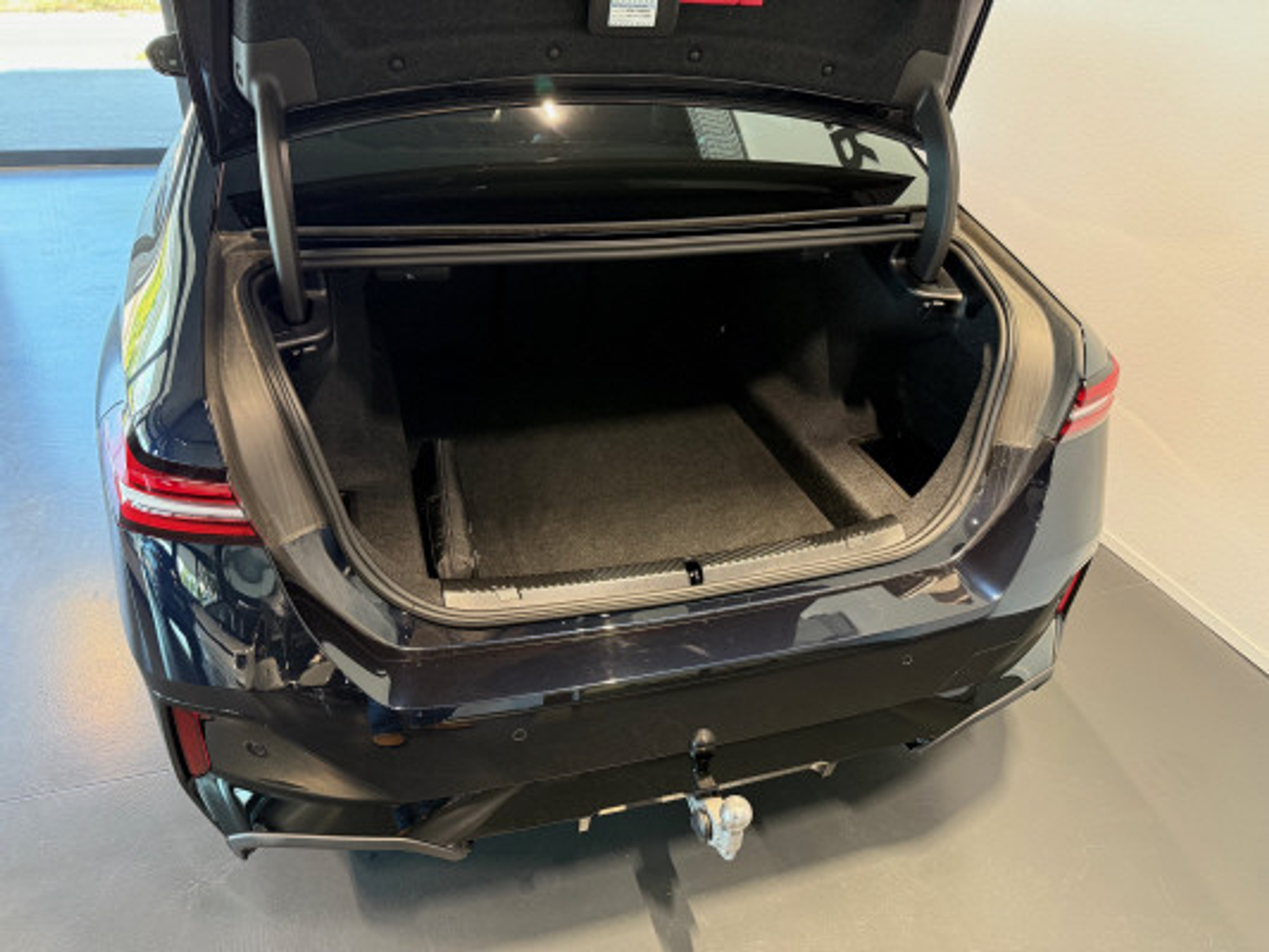 listing desktop thumbnail image 3