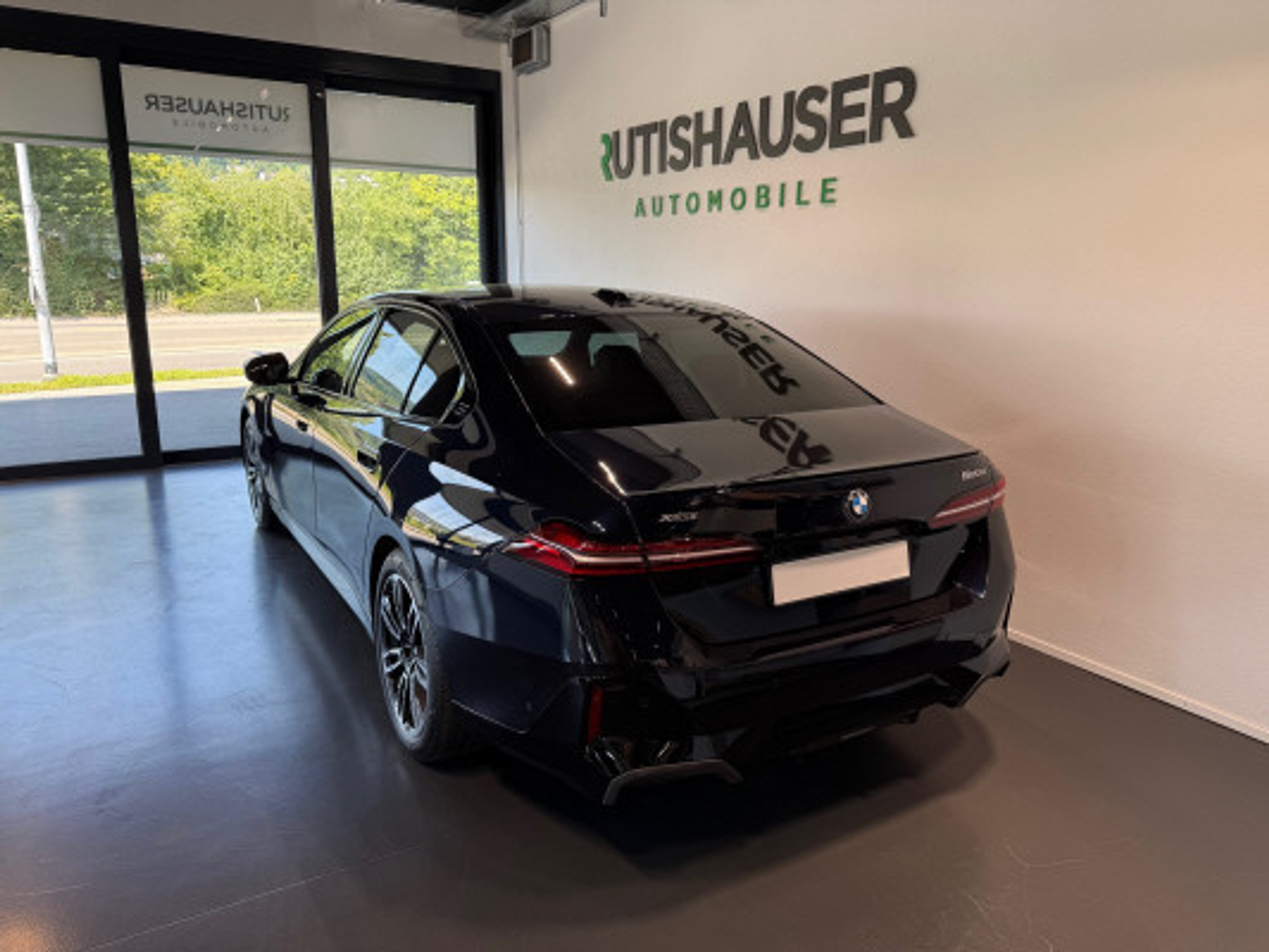 listing desktop thumbnail image 2