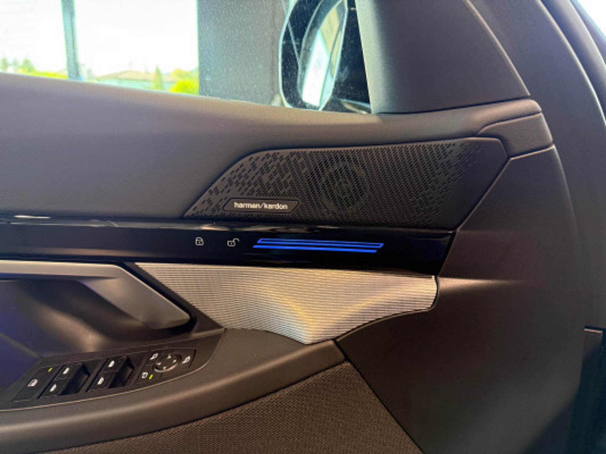 listing desktop thumbnail image 8