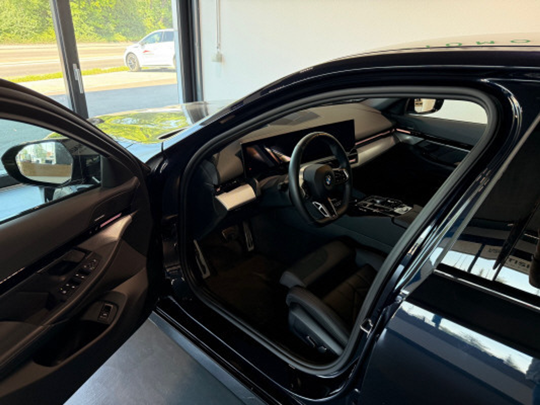 listing desktop thumbnail image 4