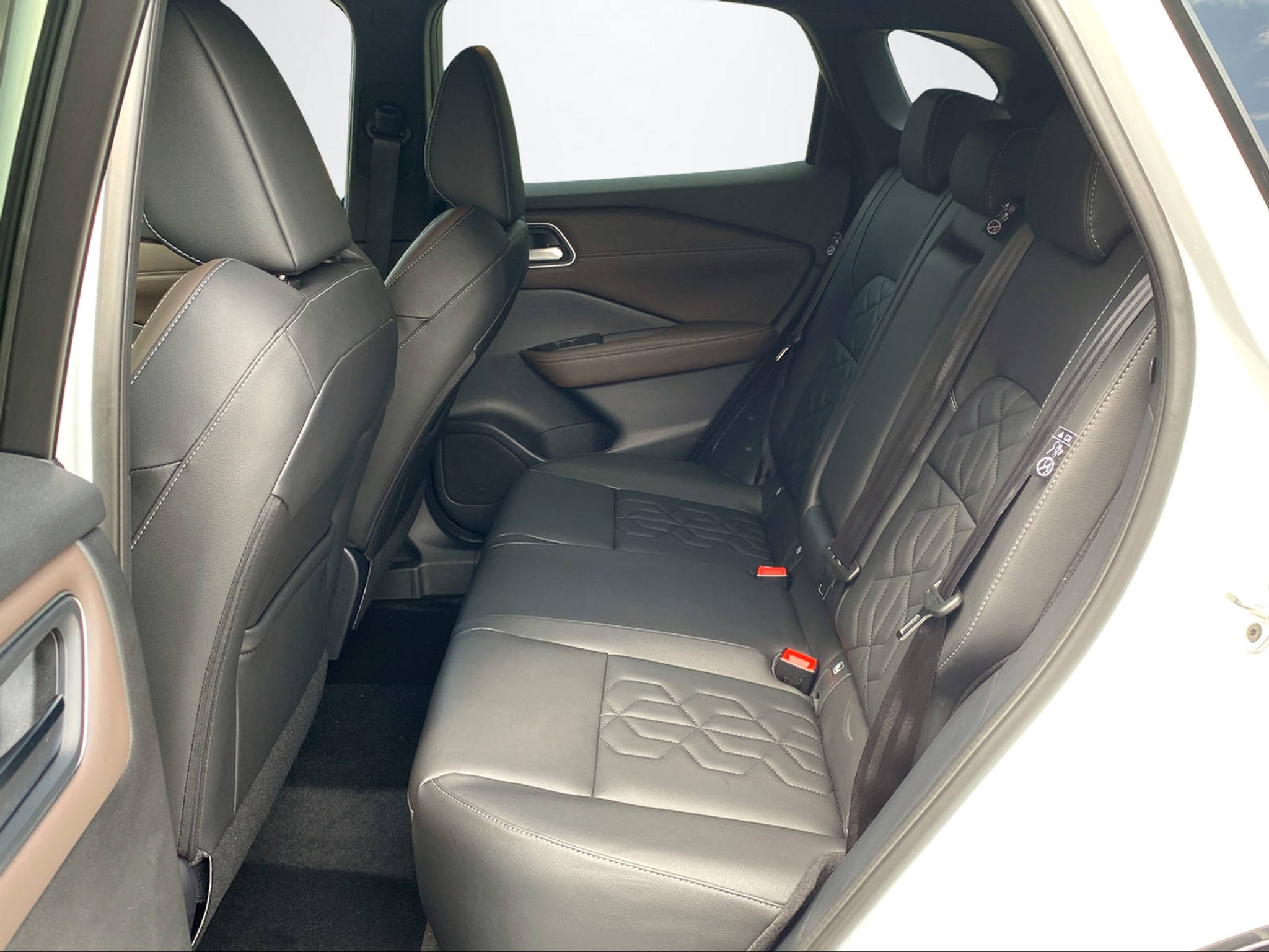 listing desktop thumbnail image 10