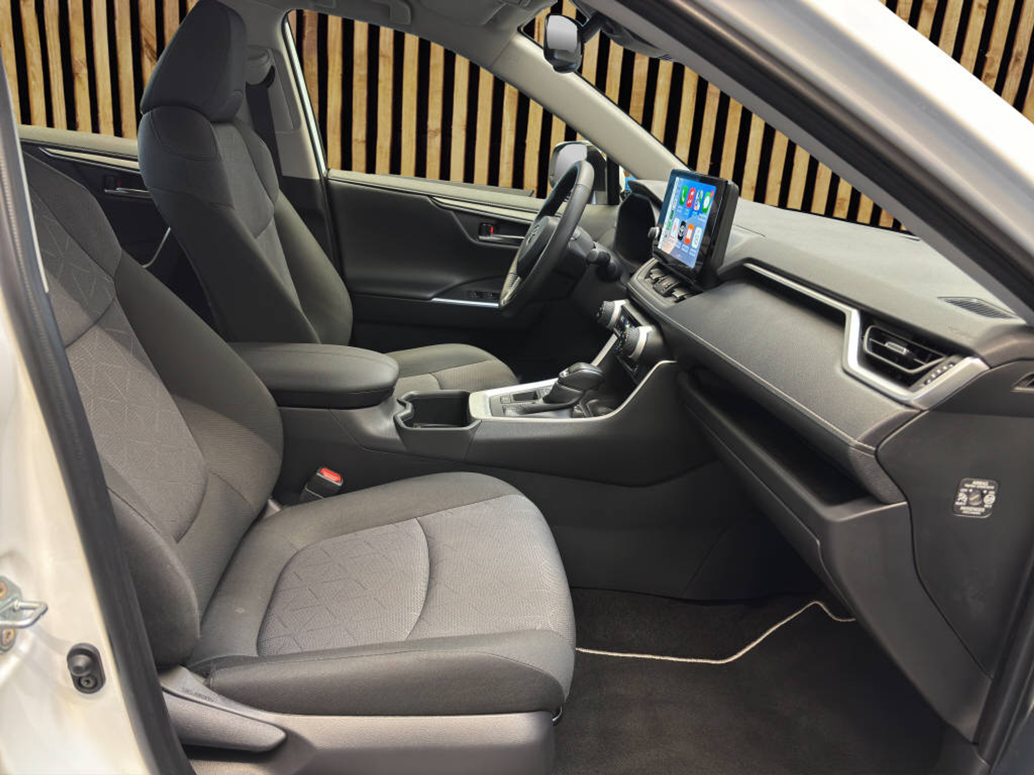 listing desktop thumbnail image 4