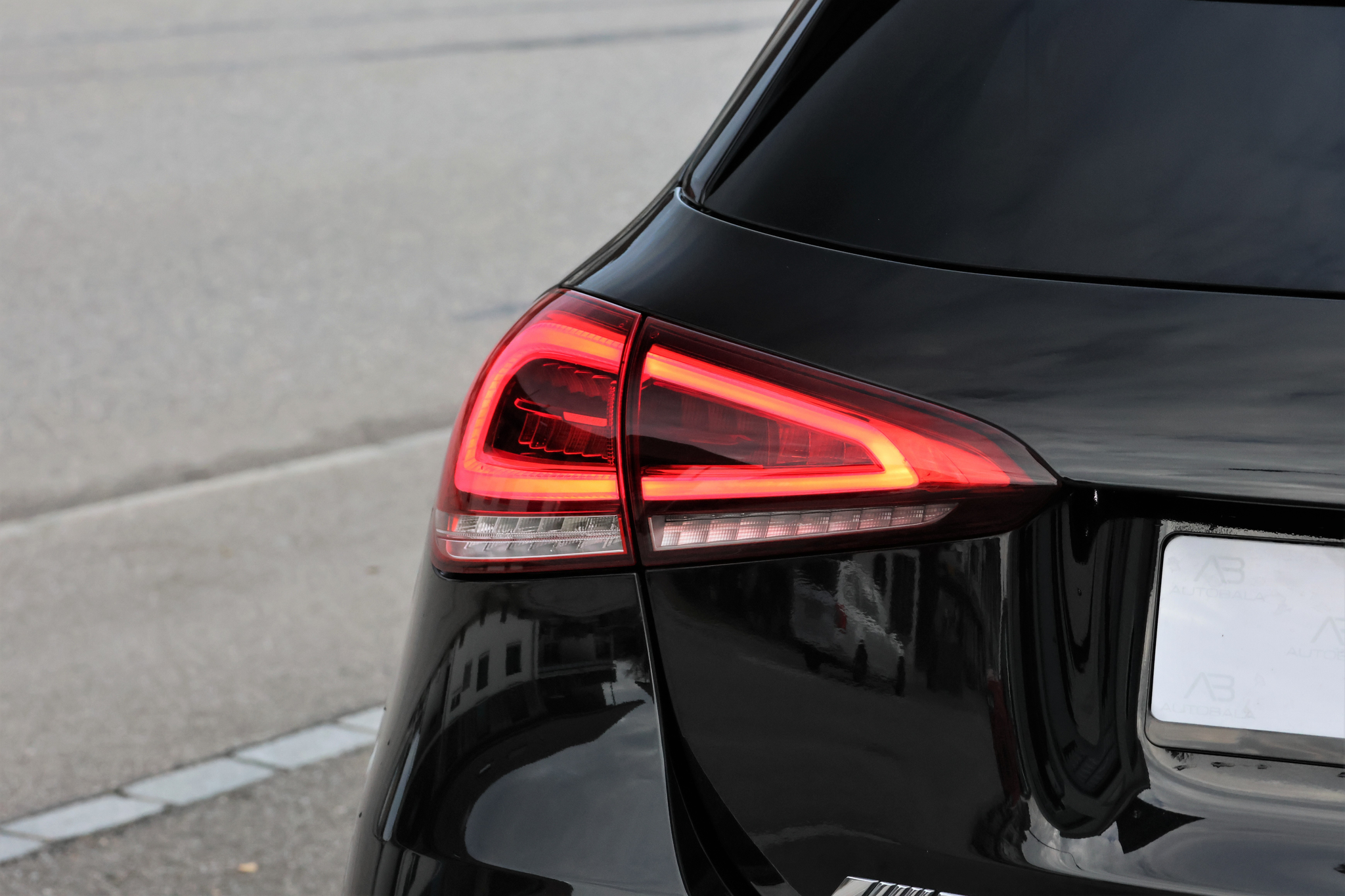 listing desktop thumbnail image 4