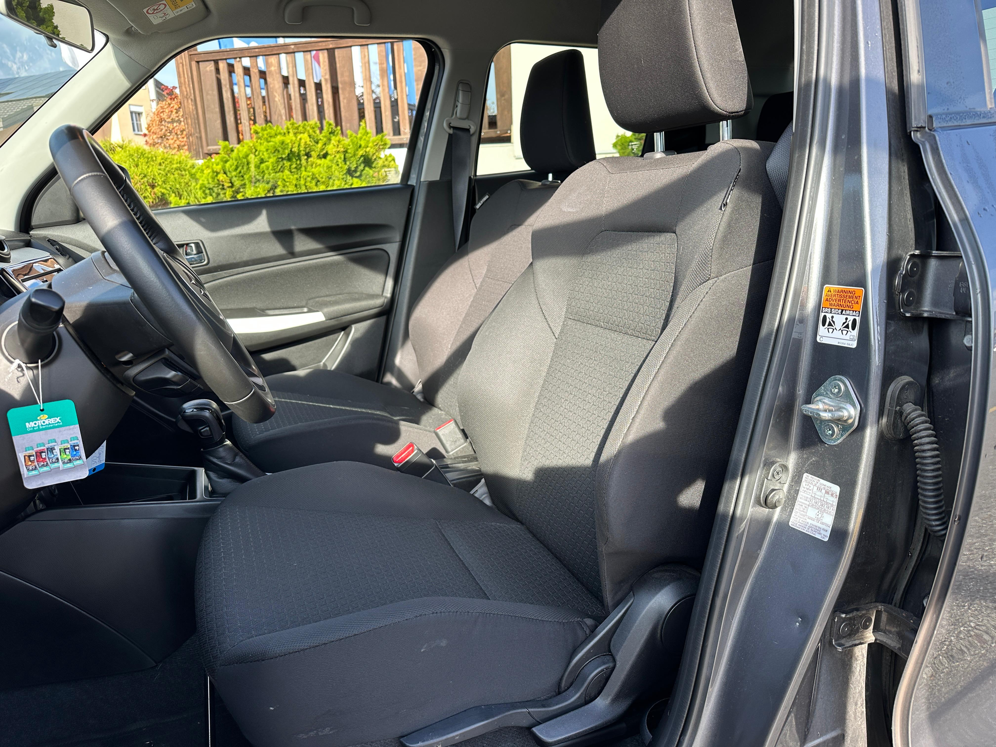 listing desktop thumbnail image 9