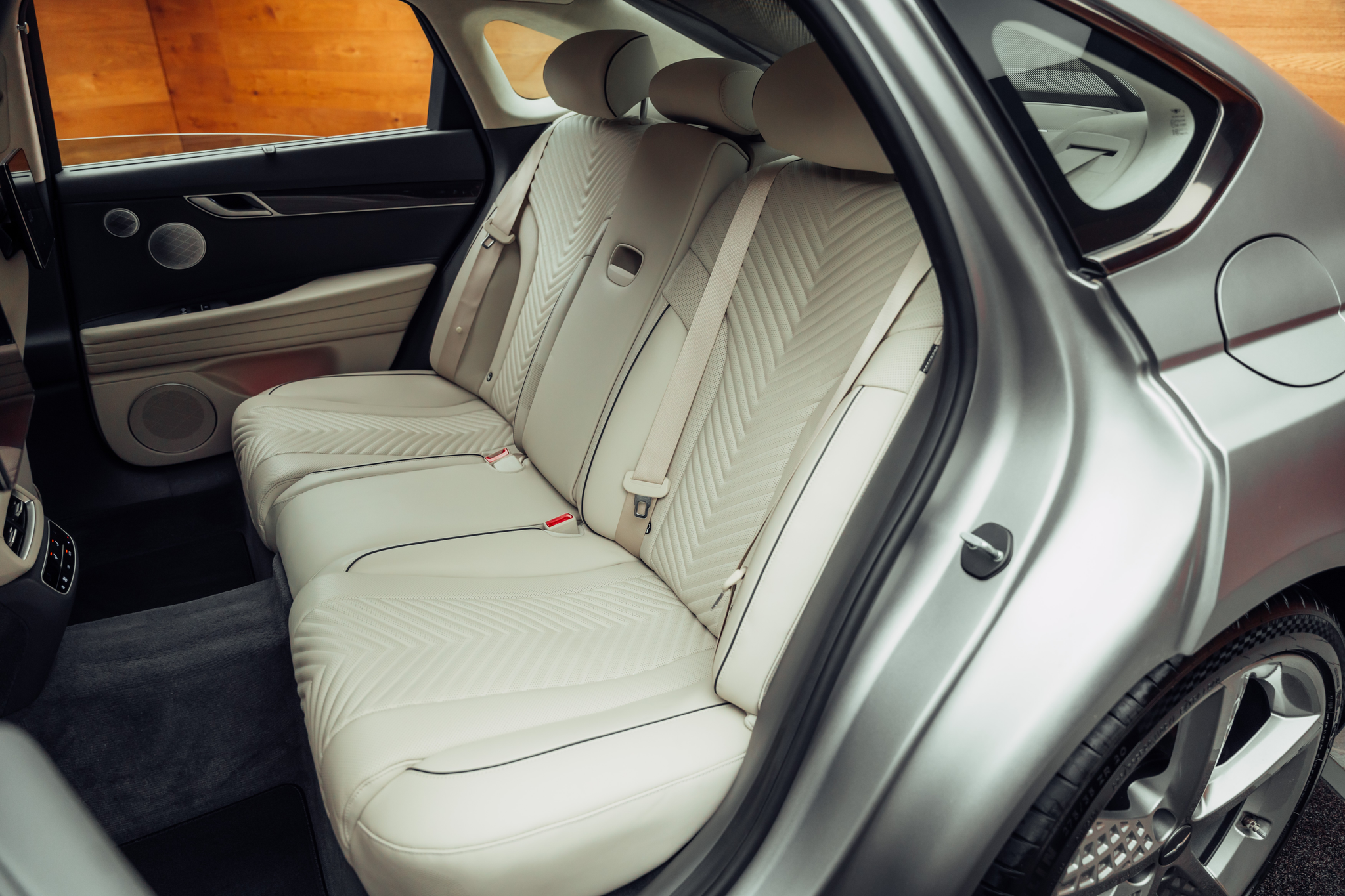 listing desktop thumbnail image 7