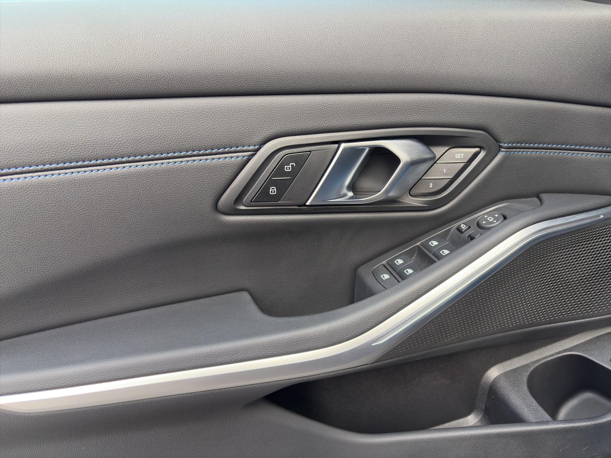 listing desktop thumbnail image 8