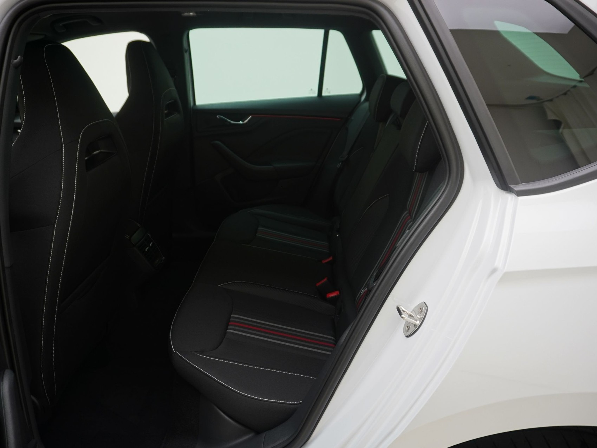 listing desktop thumbnail image 14