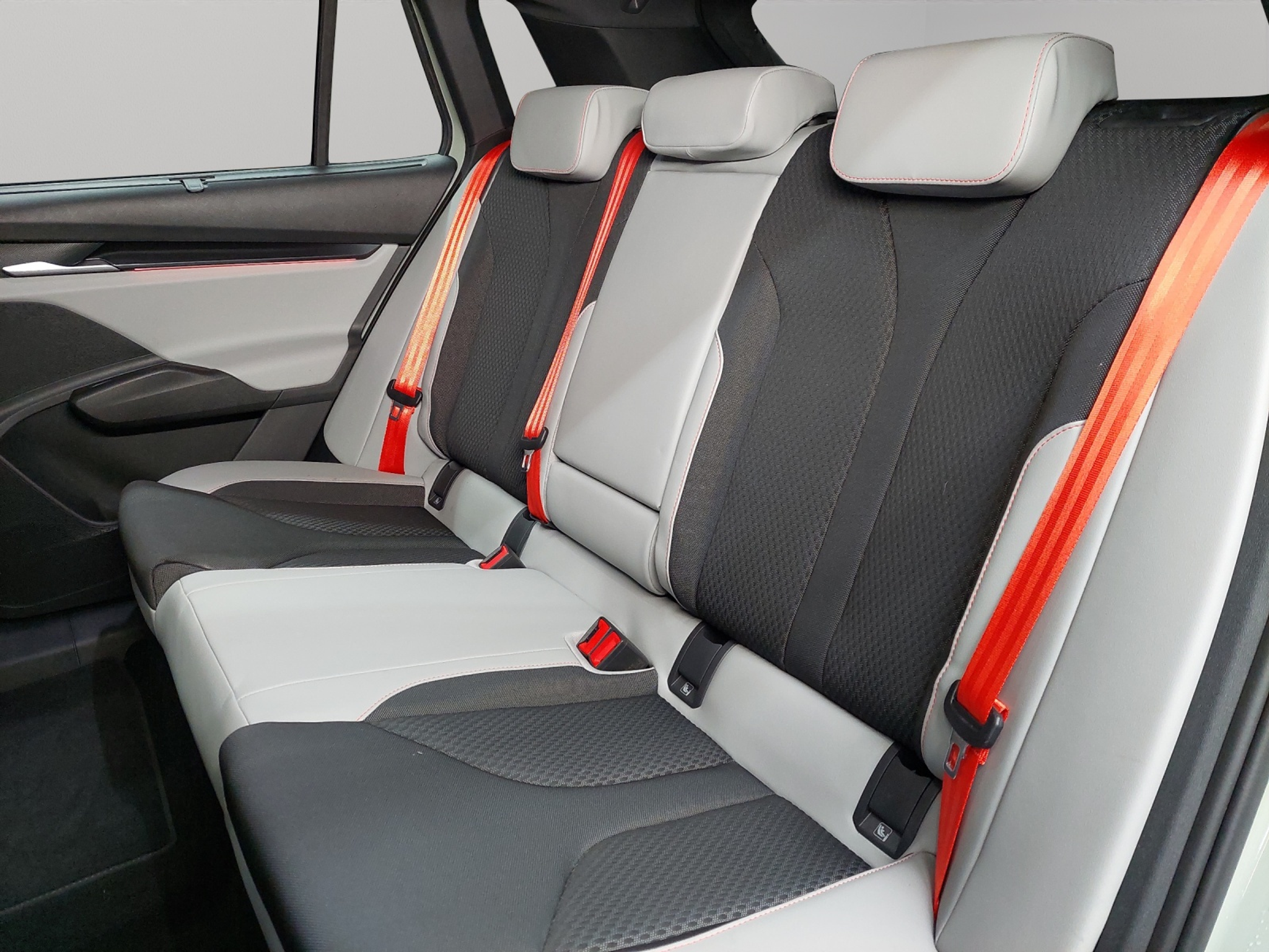 listing desktop thumbnail image 7