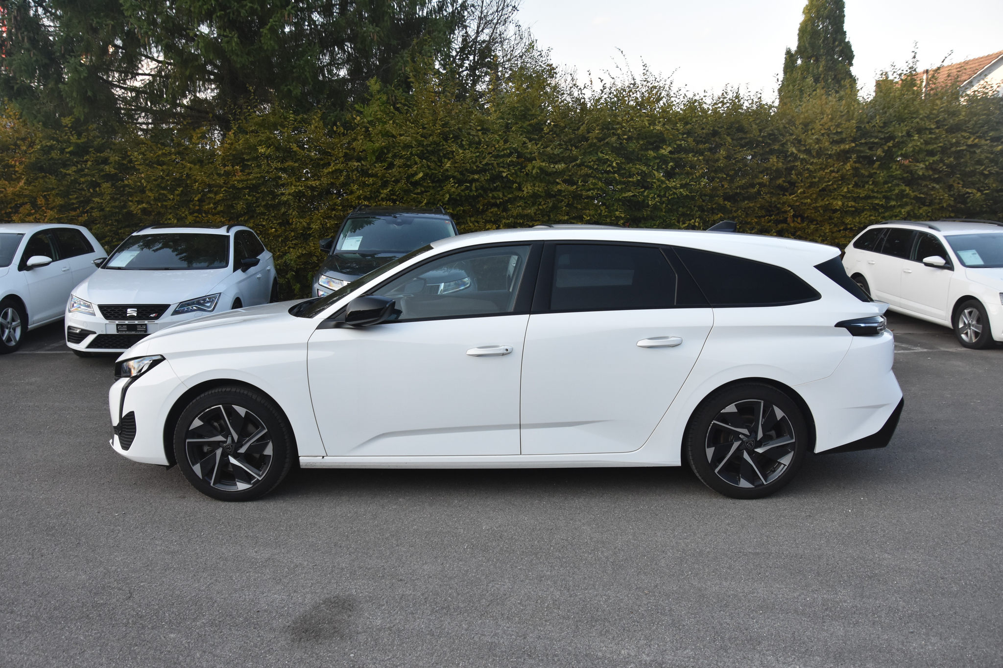 listing desktop thumbnail image 3