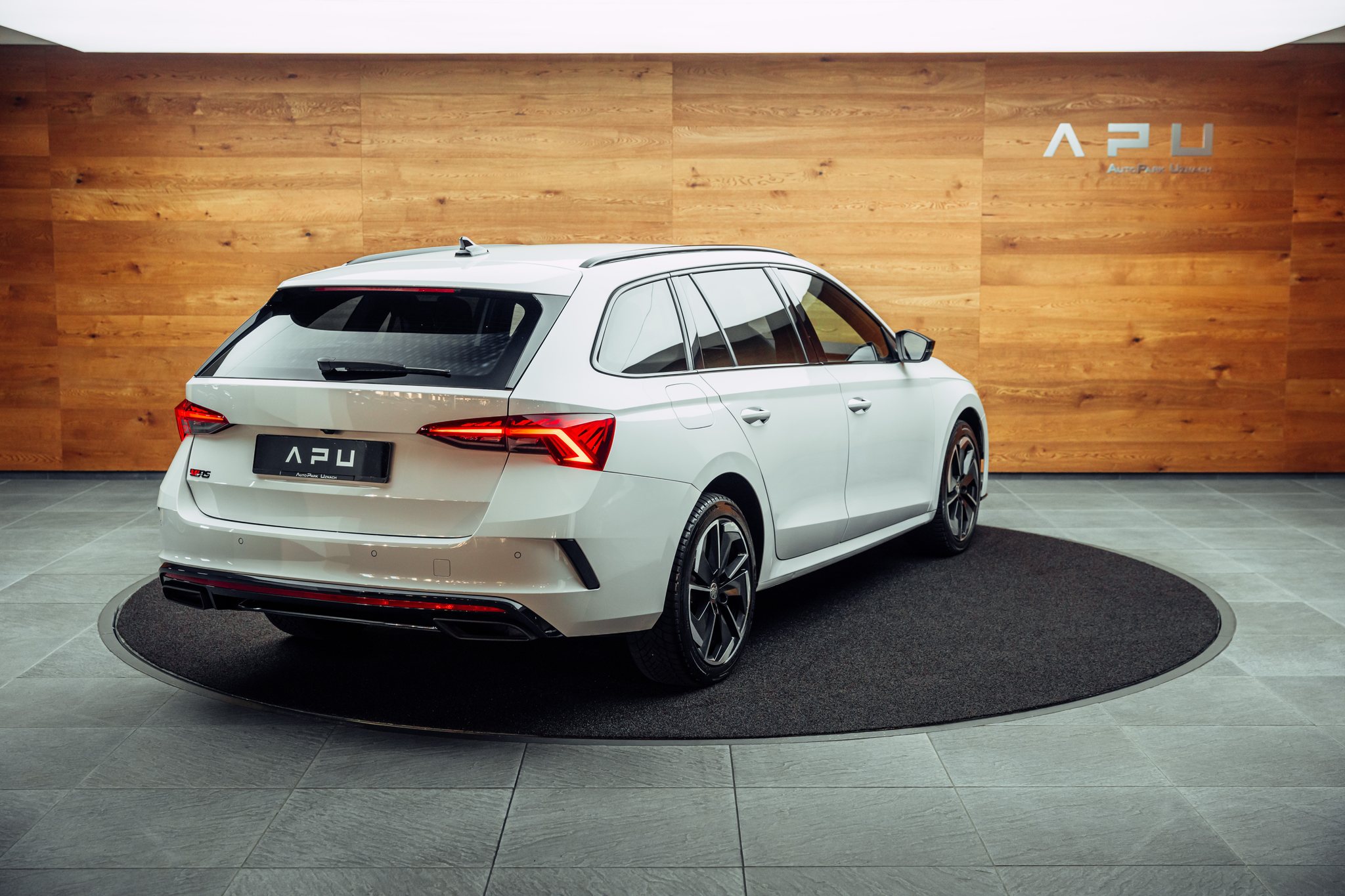 listing desktop thumbnail image 1