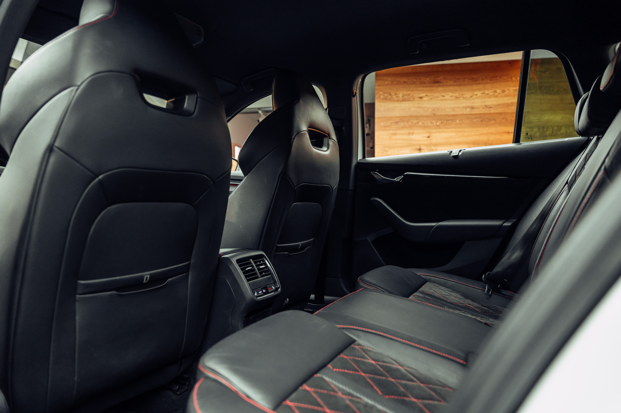 listing desktop thumbnail image 8