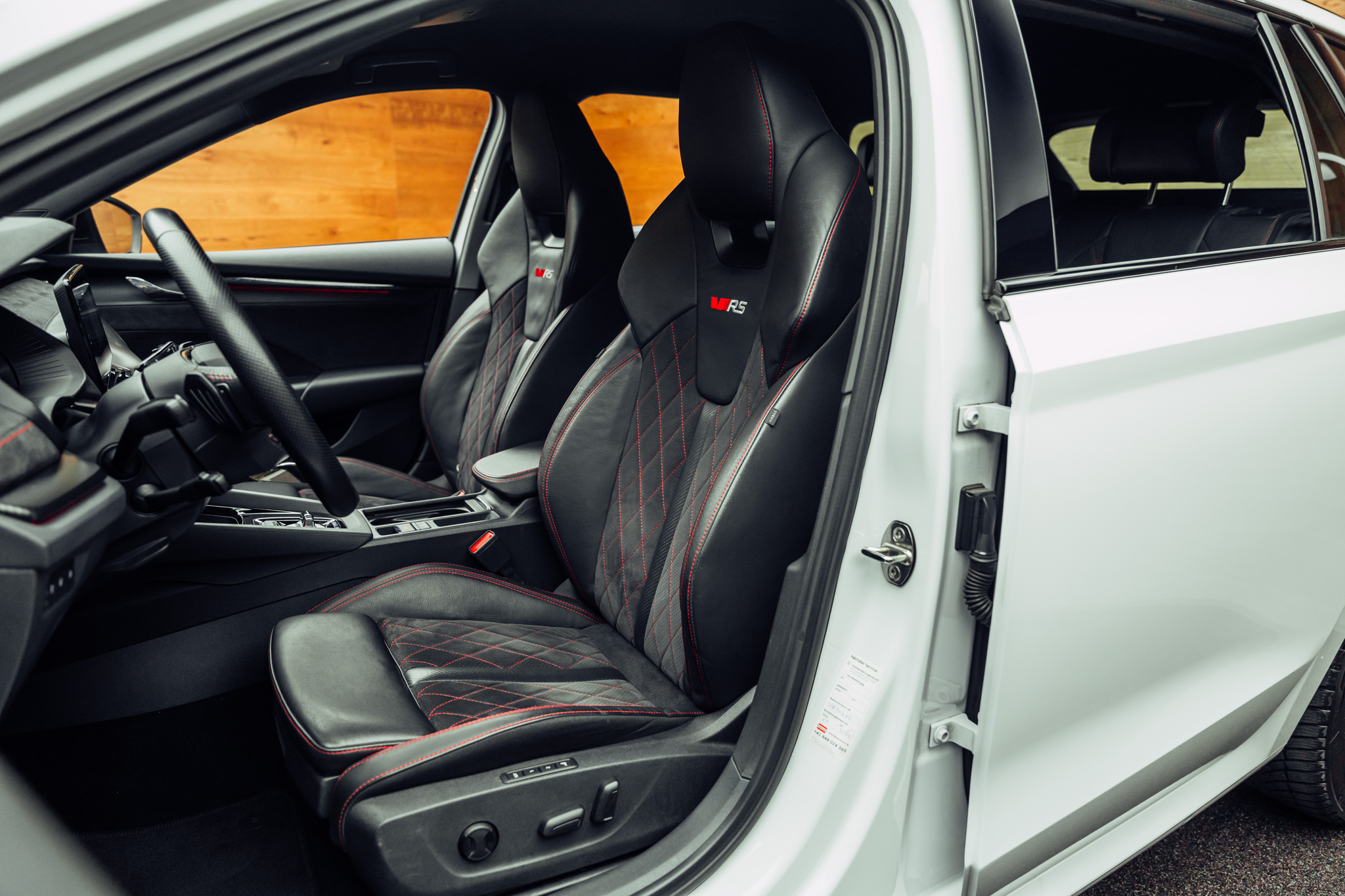 listing desktop thumbnail image 5