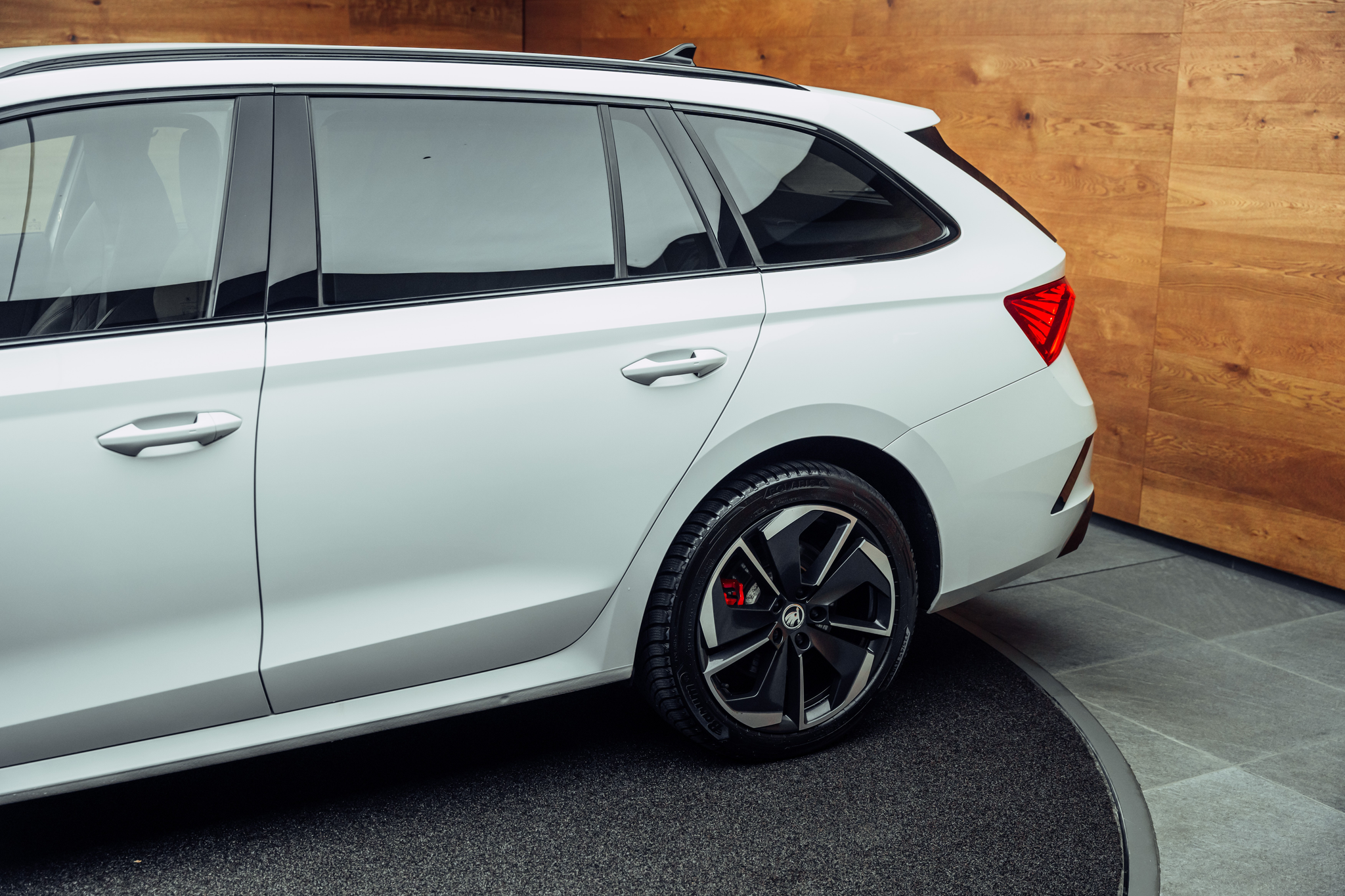 listing desktop thumbnail image 18