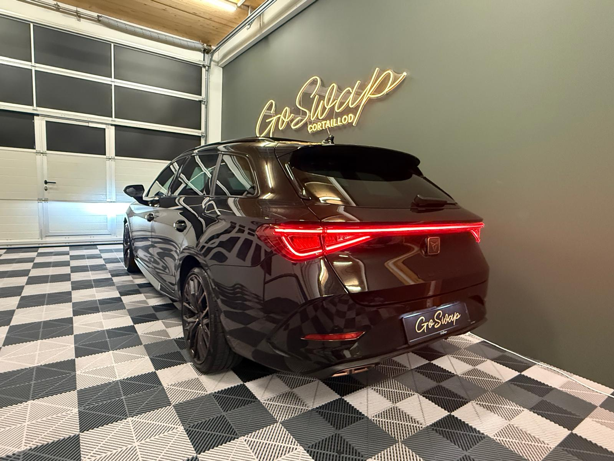 listing desktop thumbnail image 3