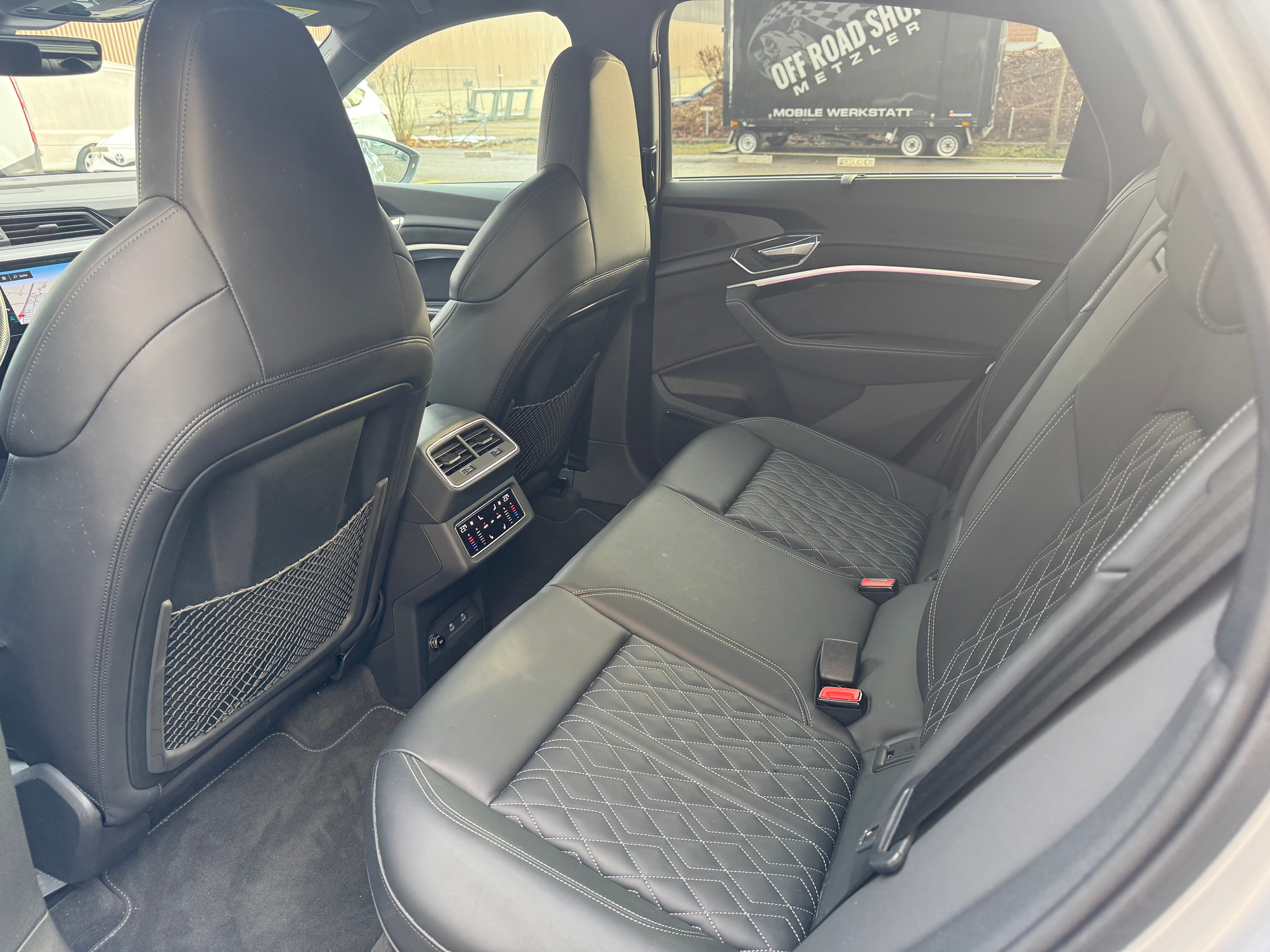 listing desktop thumbnail image 9