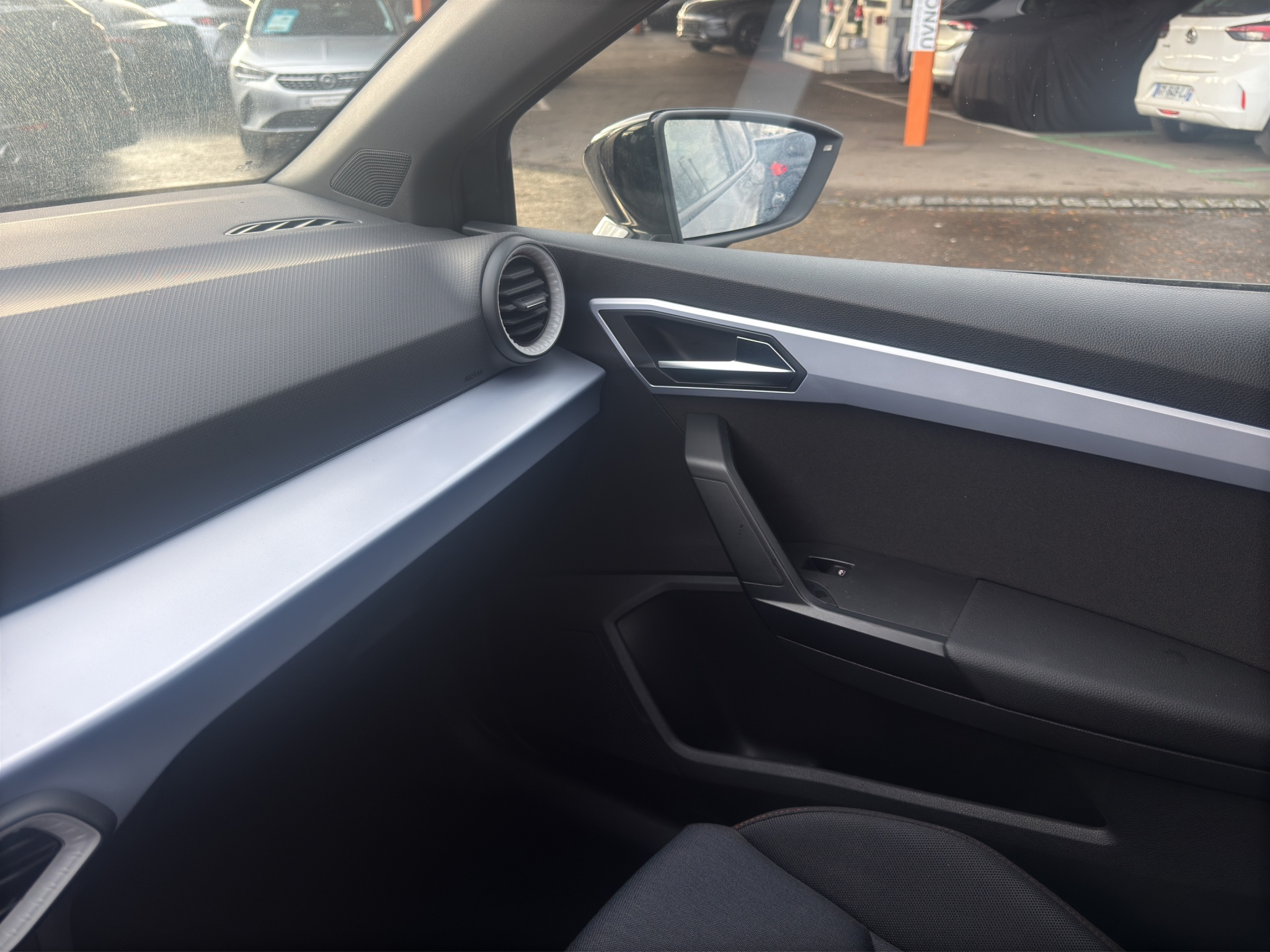 listing desktop thumbnail image 28