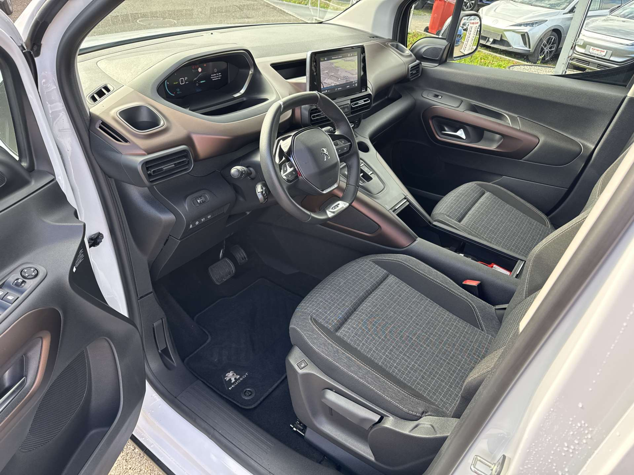 listing desktop thumbnail image 5