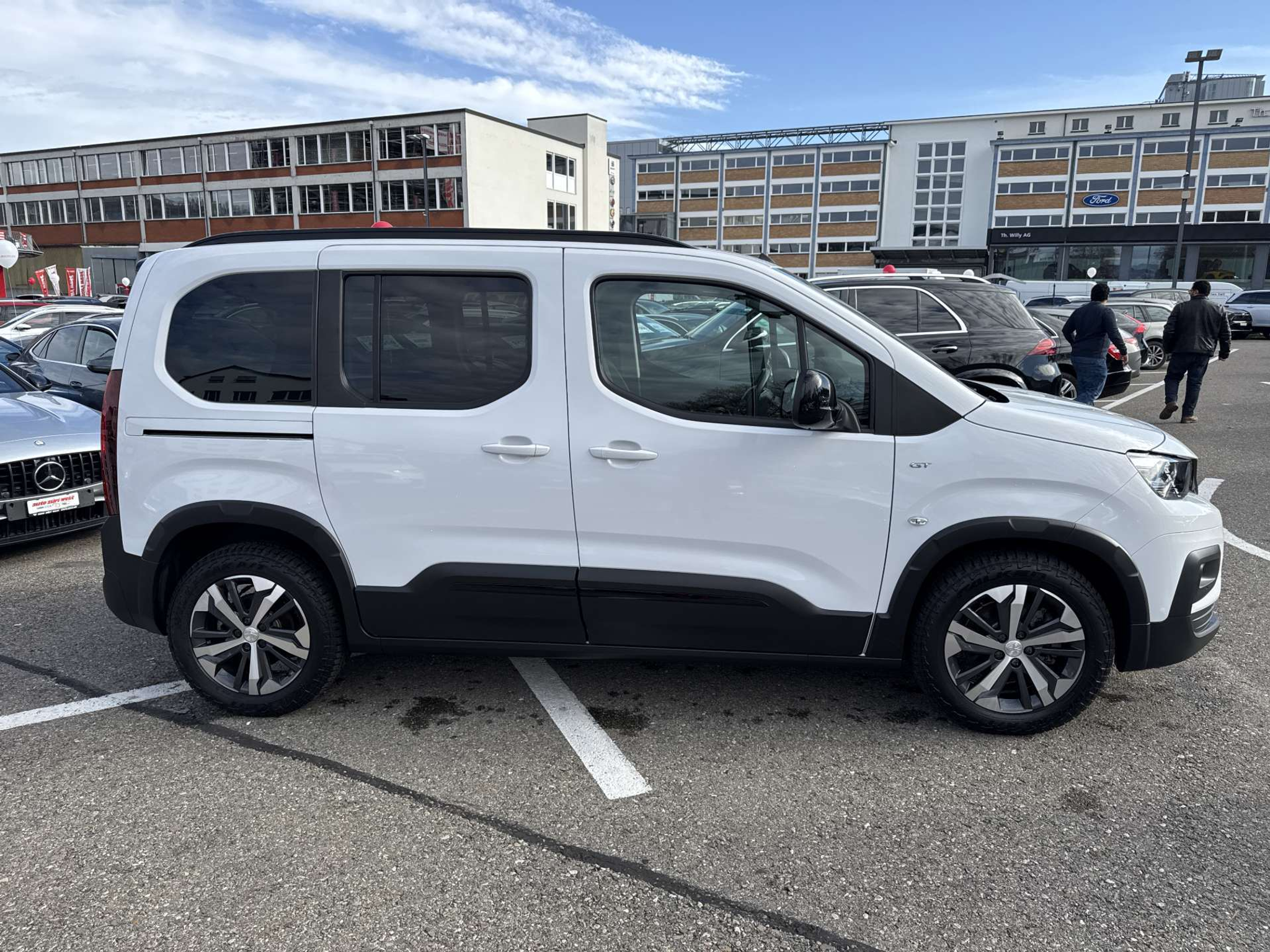 listing desktop thumbnail image 10