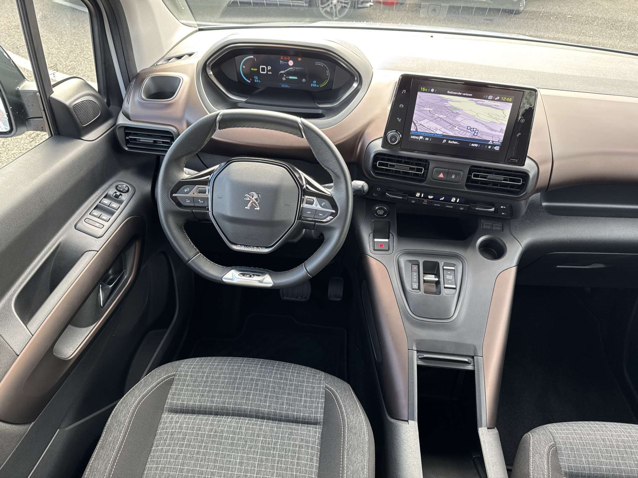 listing desktop thumbnail image 4