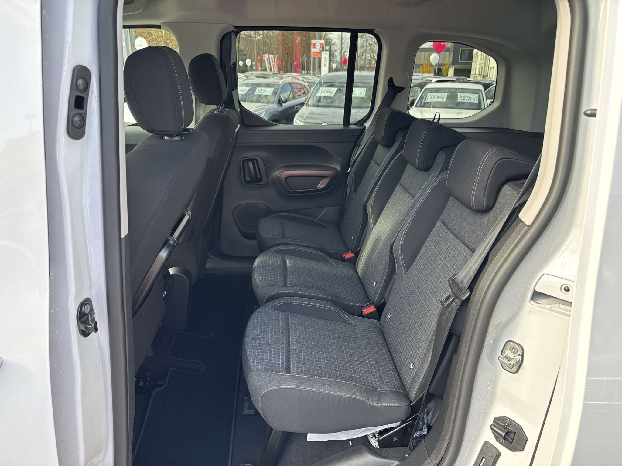 listing desktop thumbnail image 6