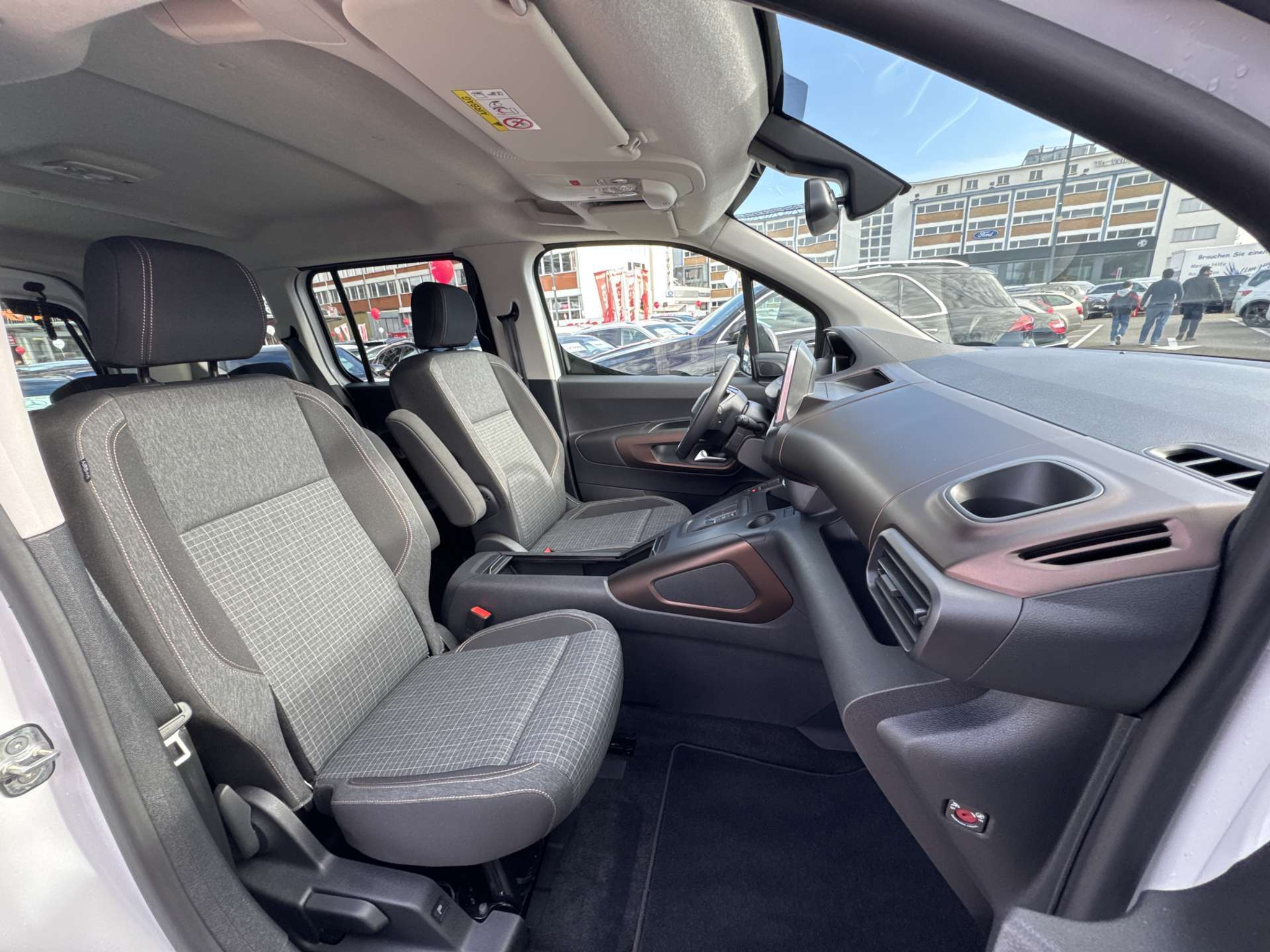 listing desktop thumbnail image 12