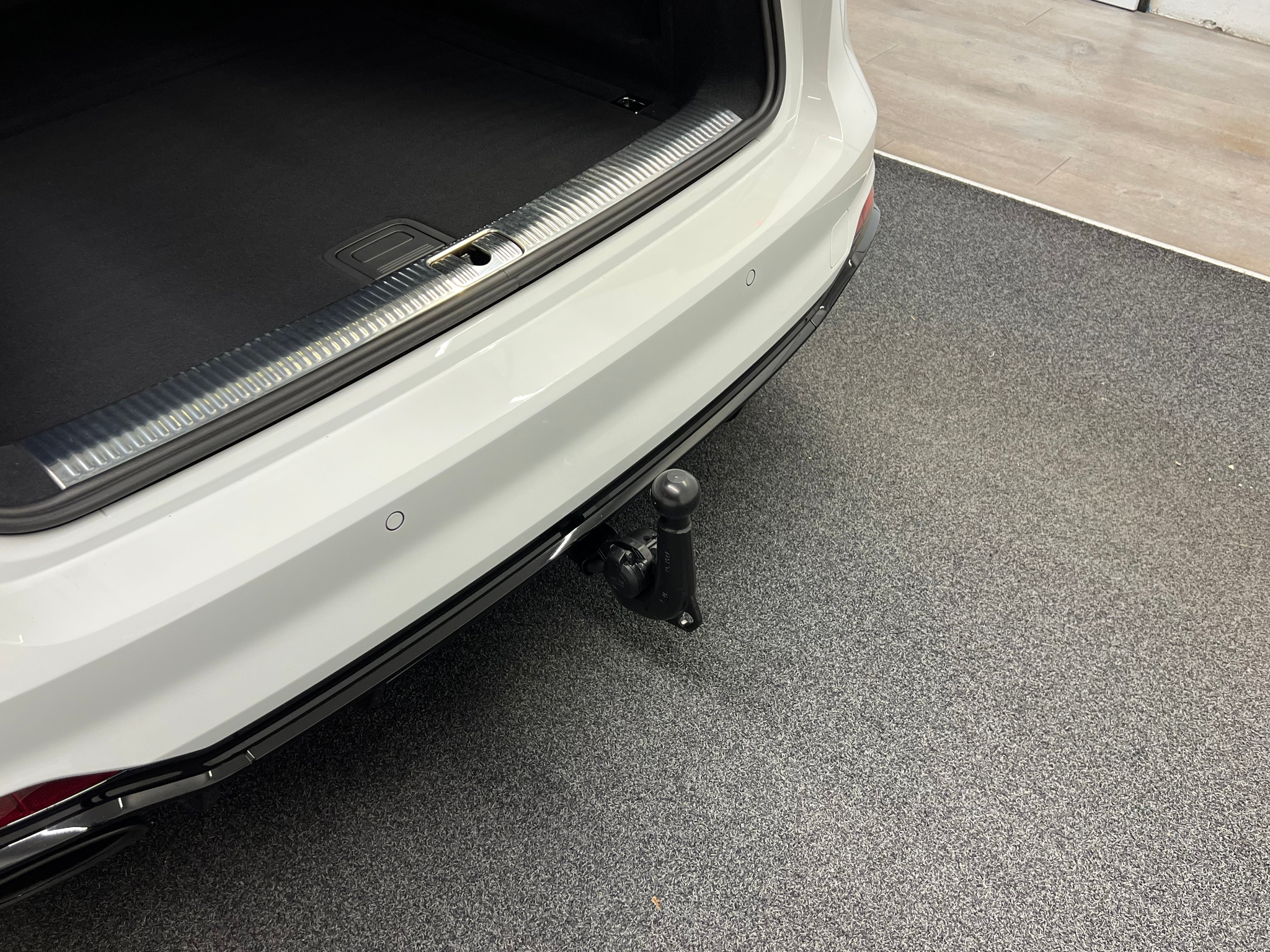 listing desktop thumbnail image 10