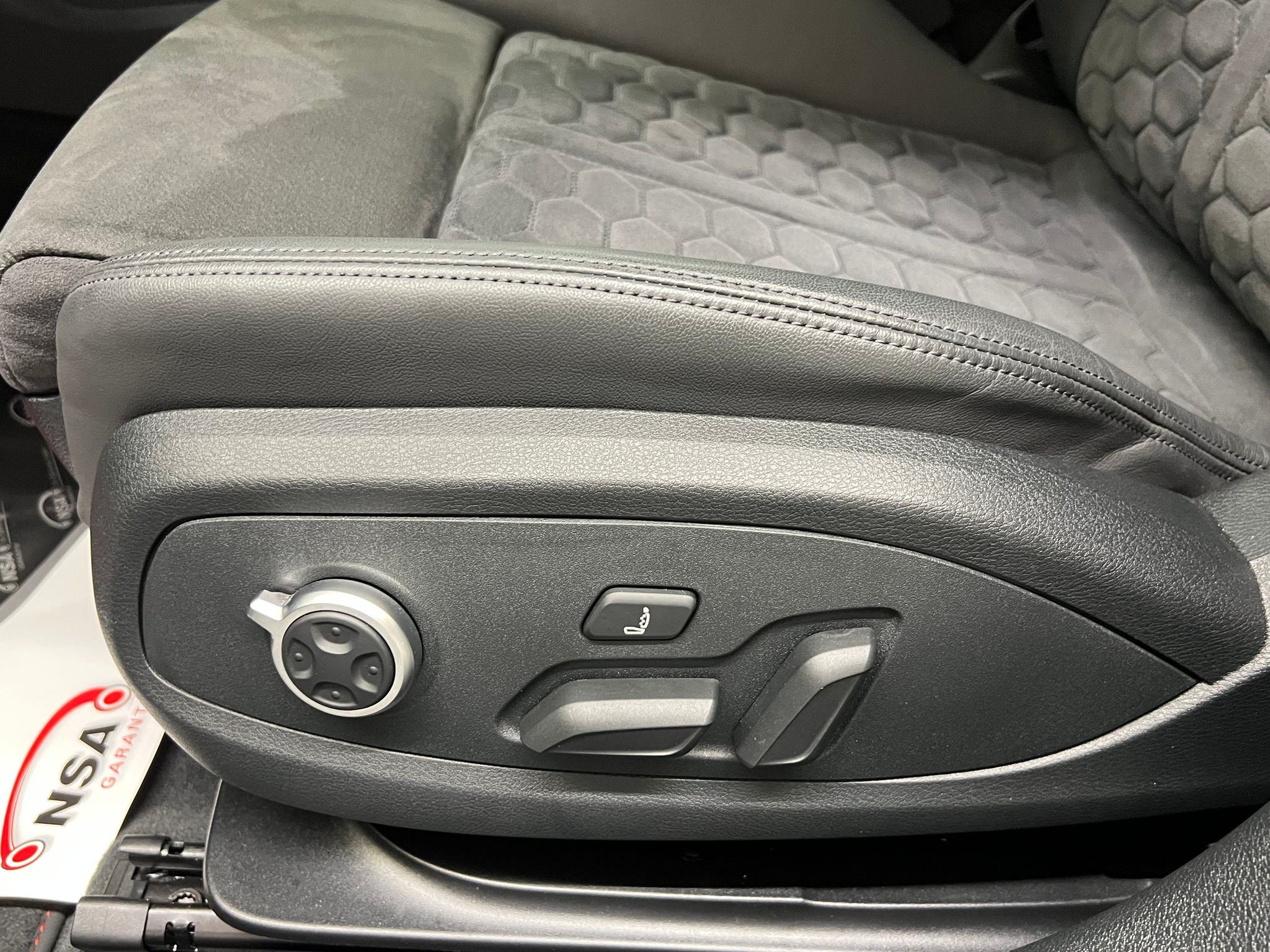 listing desktop thumbnail image 15