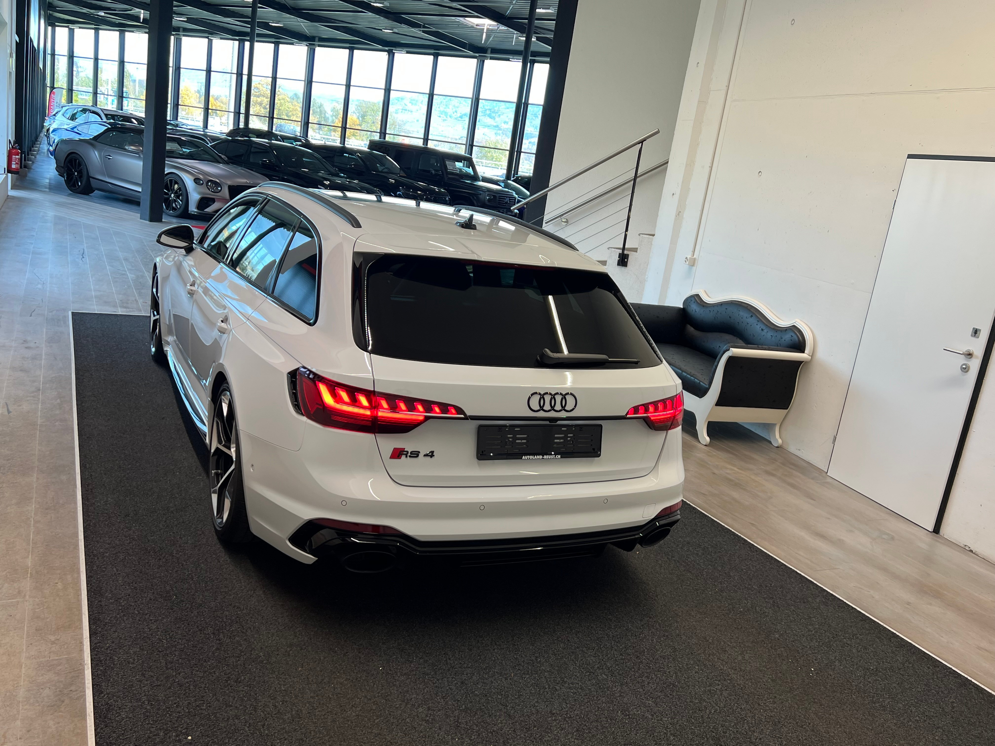 listing desktop thumbnail image 8